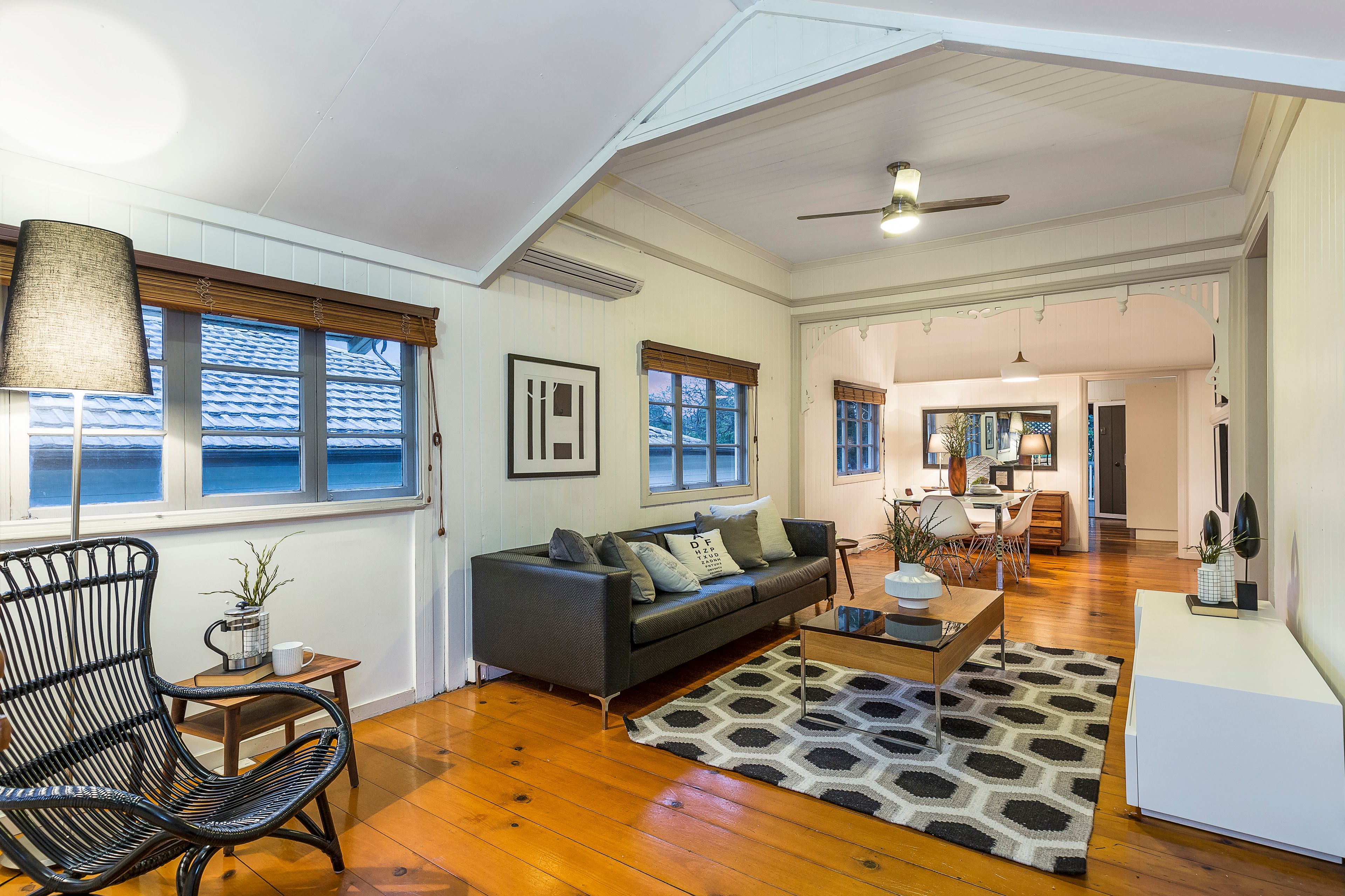 11 Railway Road, Fairfield, QLD 4103
