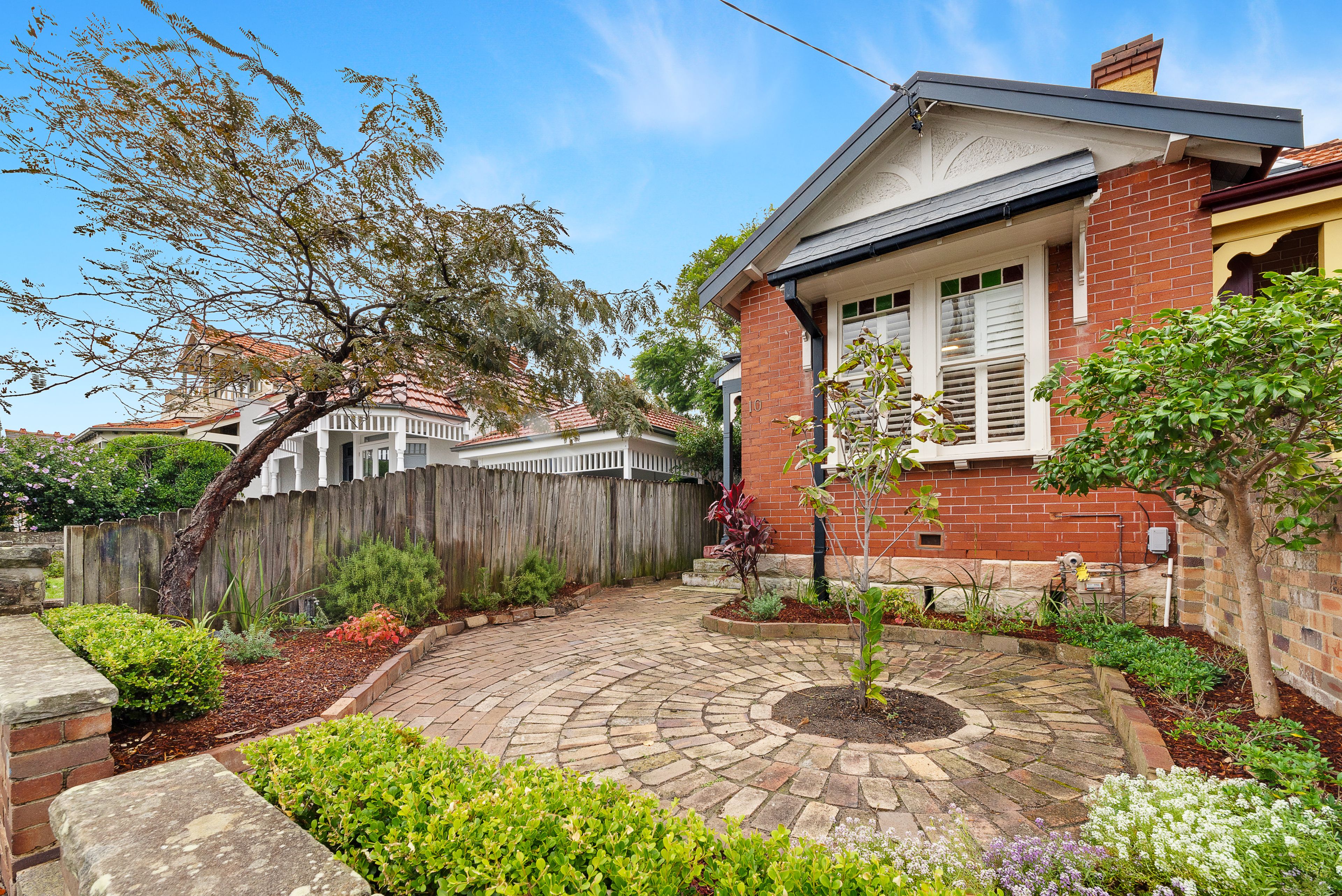 10 Royalist Road — photo 3 of 6