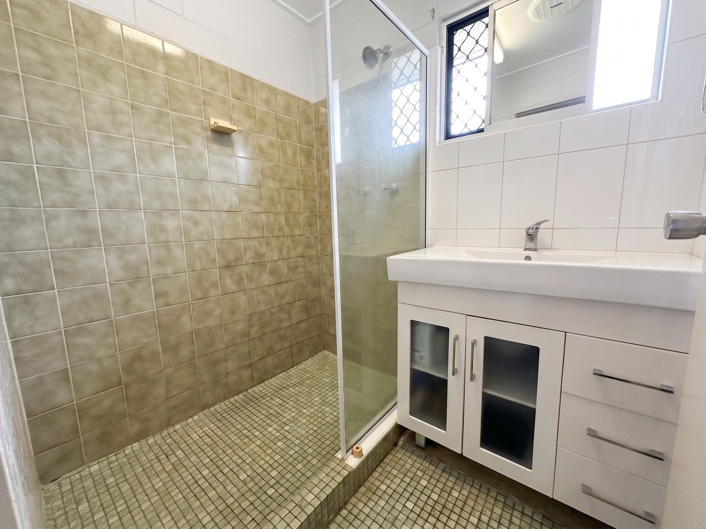 139 Robert Street — photo 14 of 21