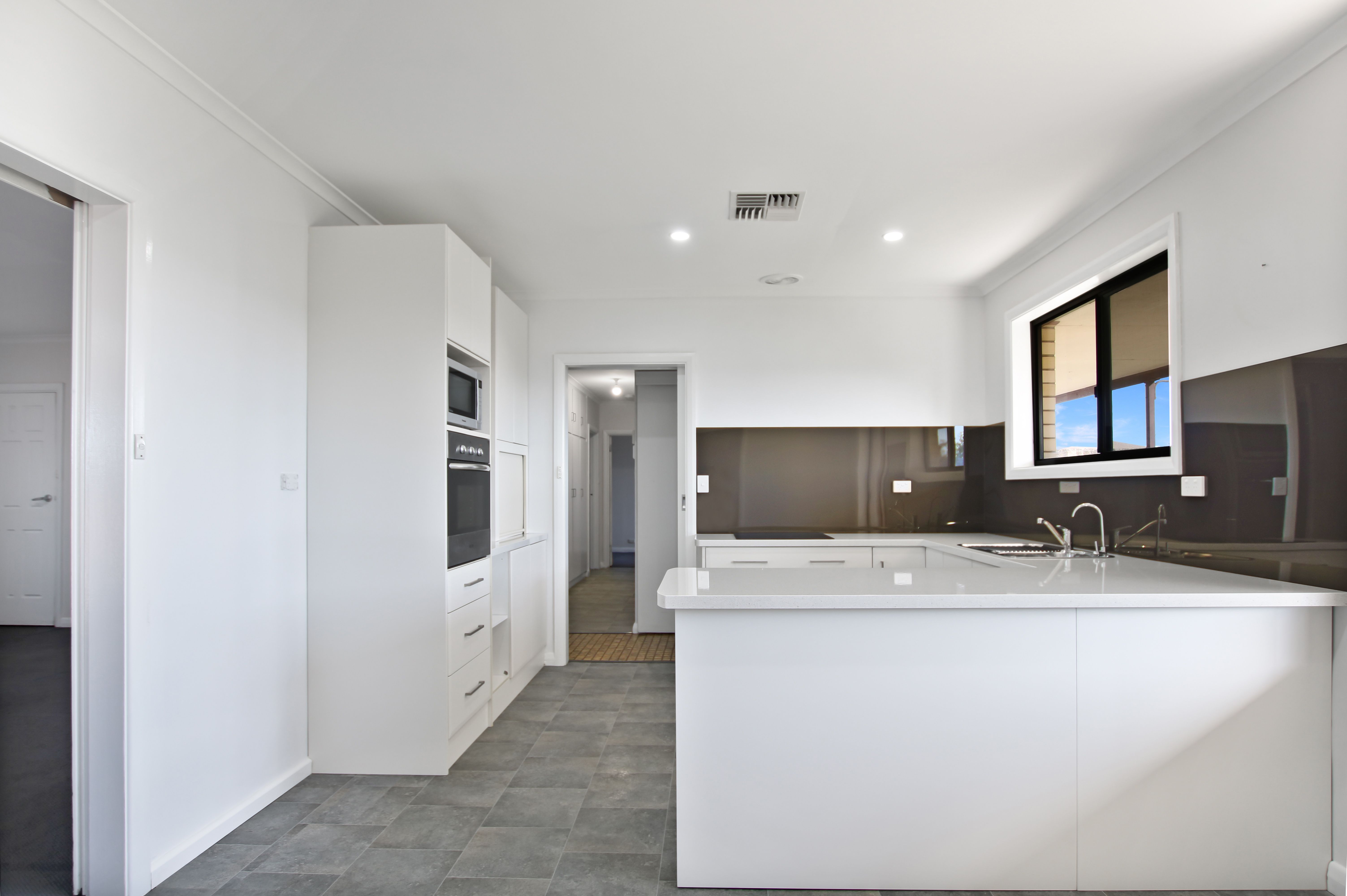 33 Krieg Road — photo 8 of 25