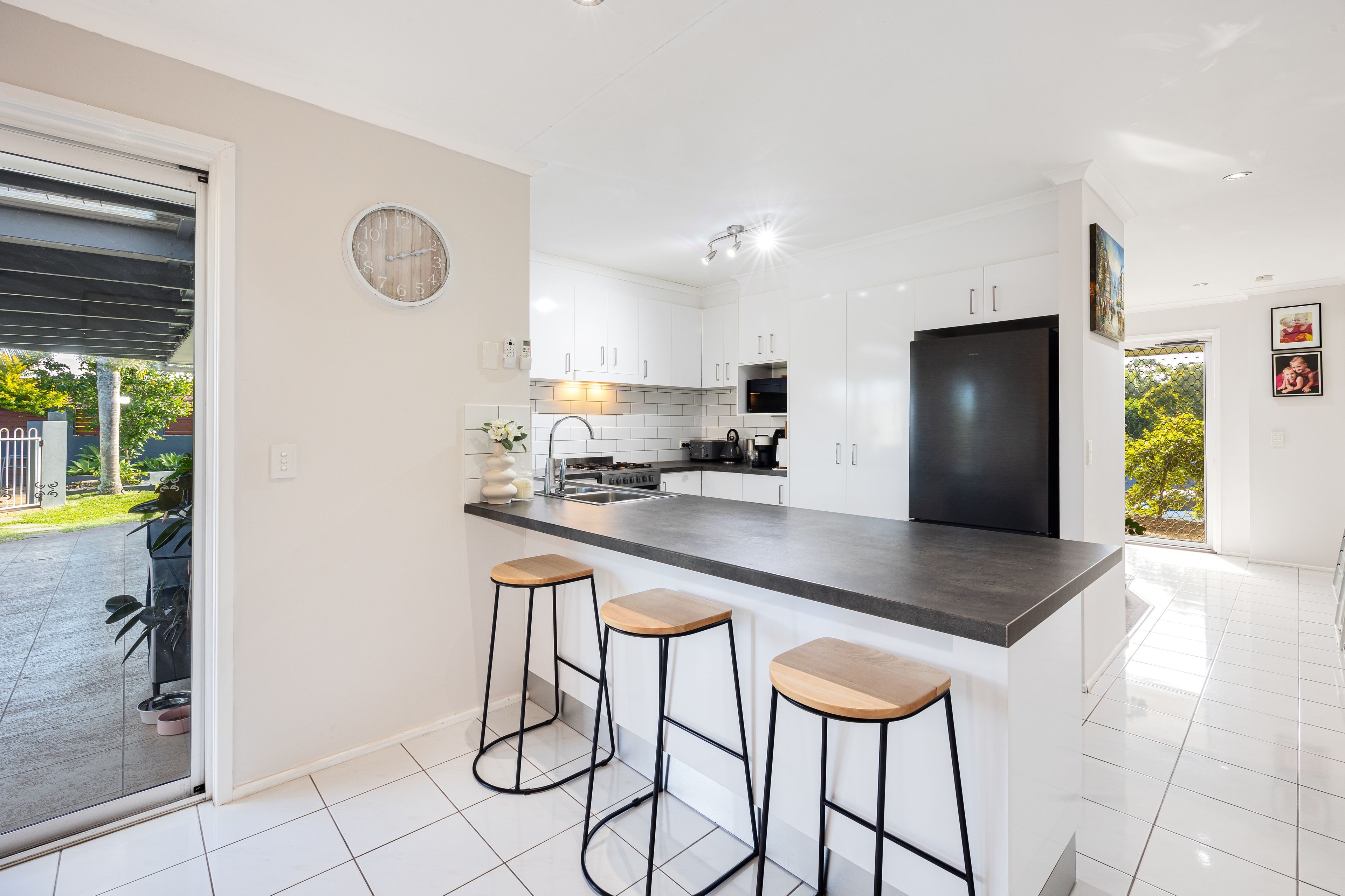 18 Mona Court — photo 4 of 16
