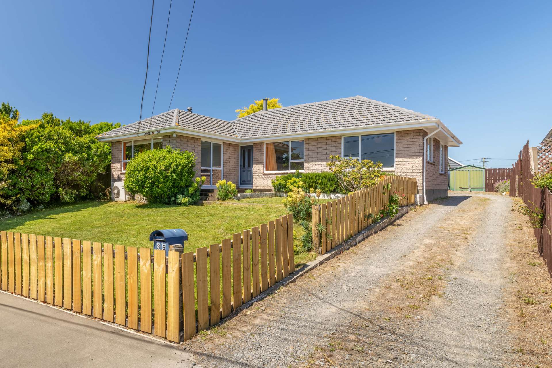 36 Sandown Crescent photo 0