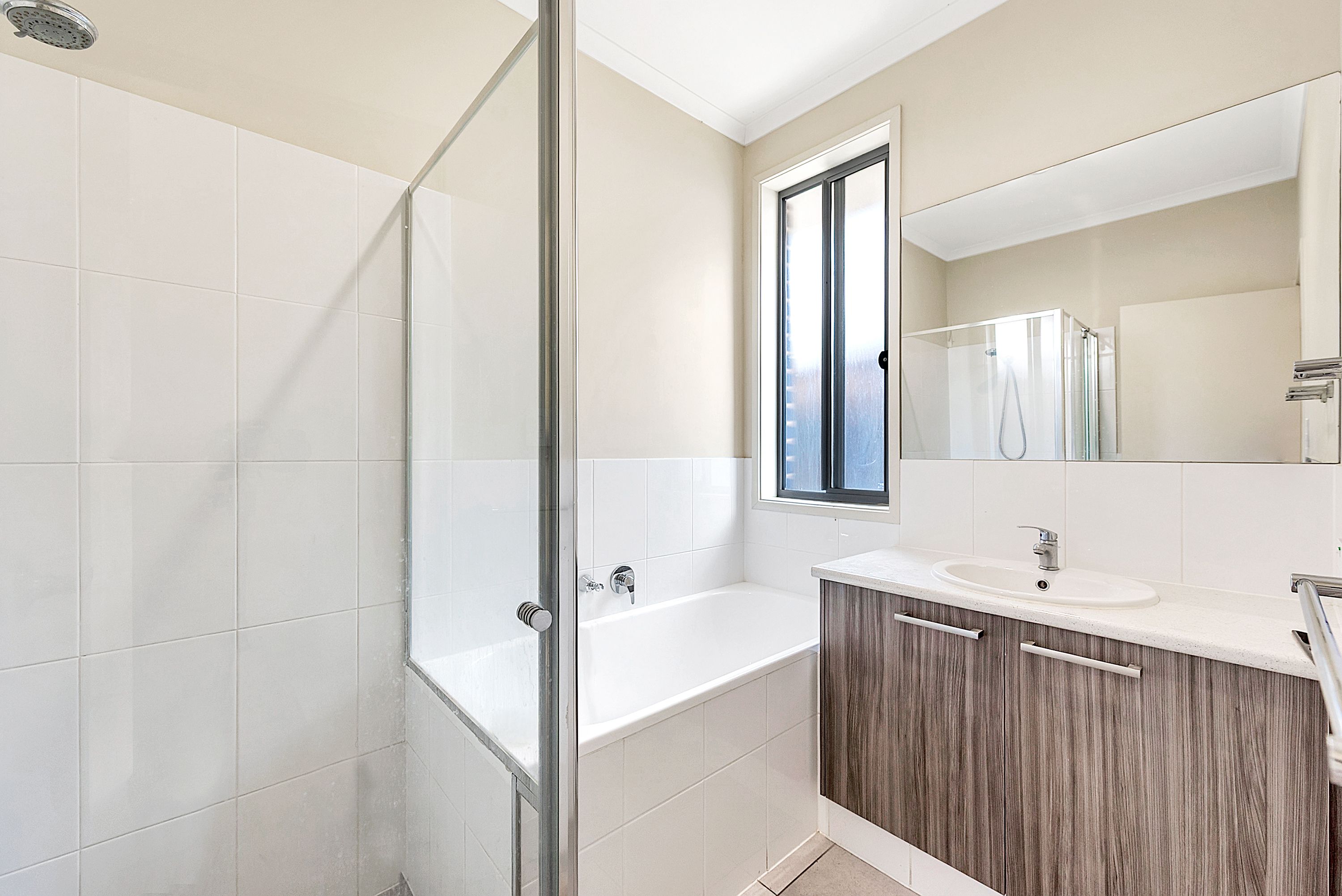 17-19 Header Avenue — photo 9 of 10