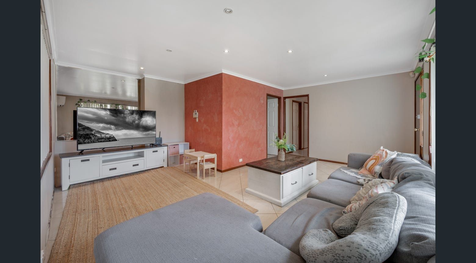 20 Randall Avenue, Minto, NSW 2566