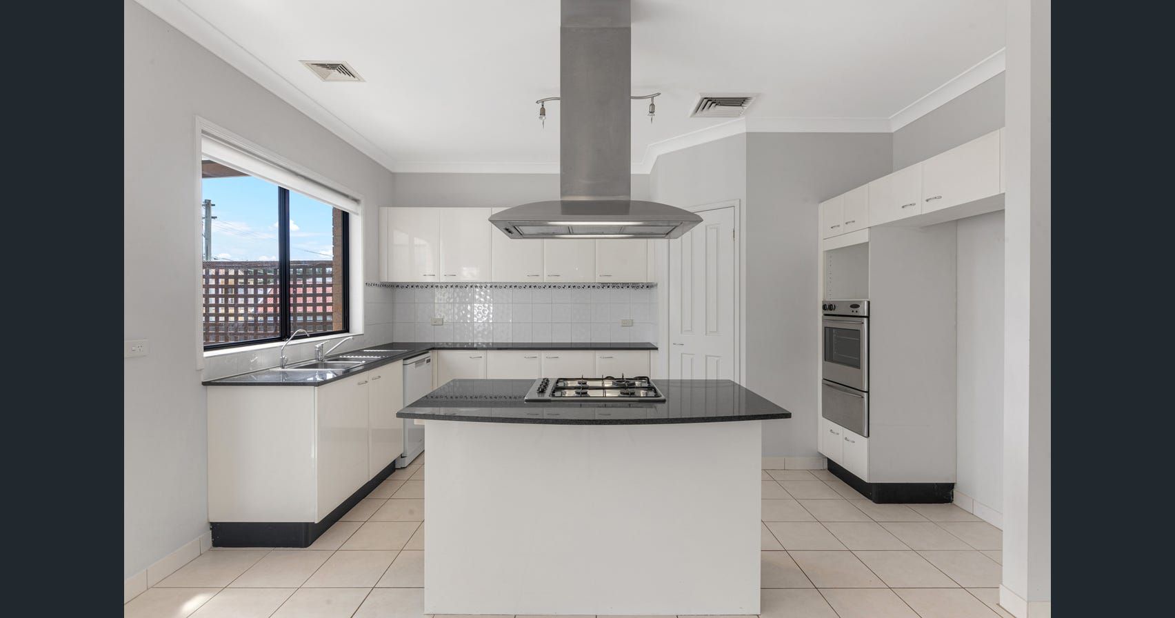 115 Bayview Avenue — photo 4 of 13