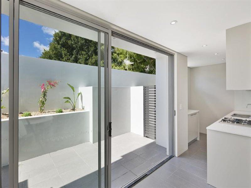 2/72 Wellington Street — photo 3 of 8