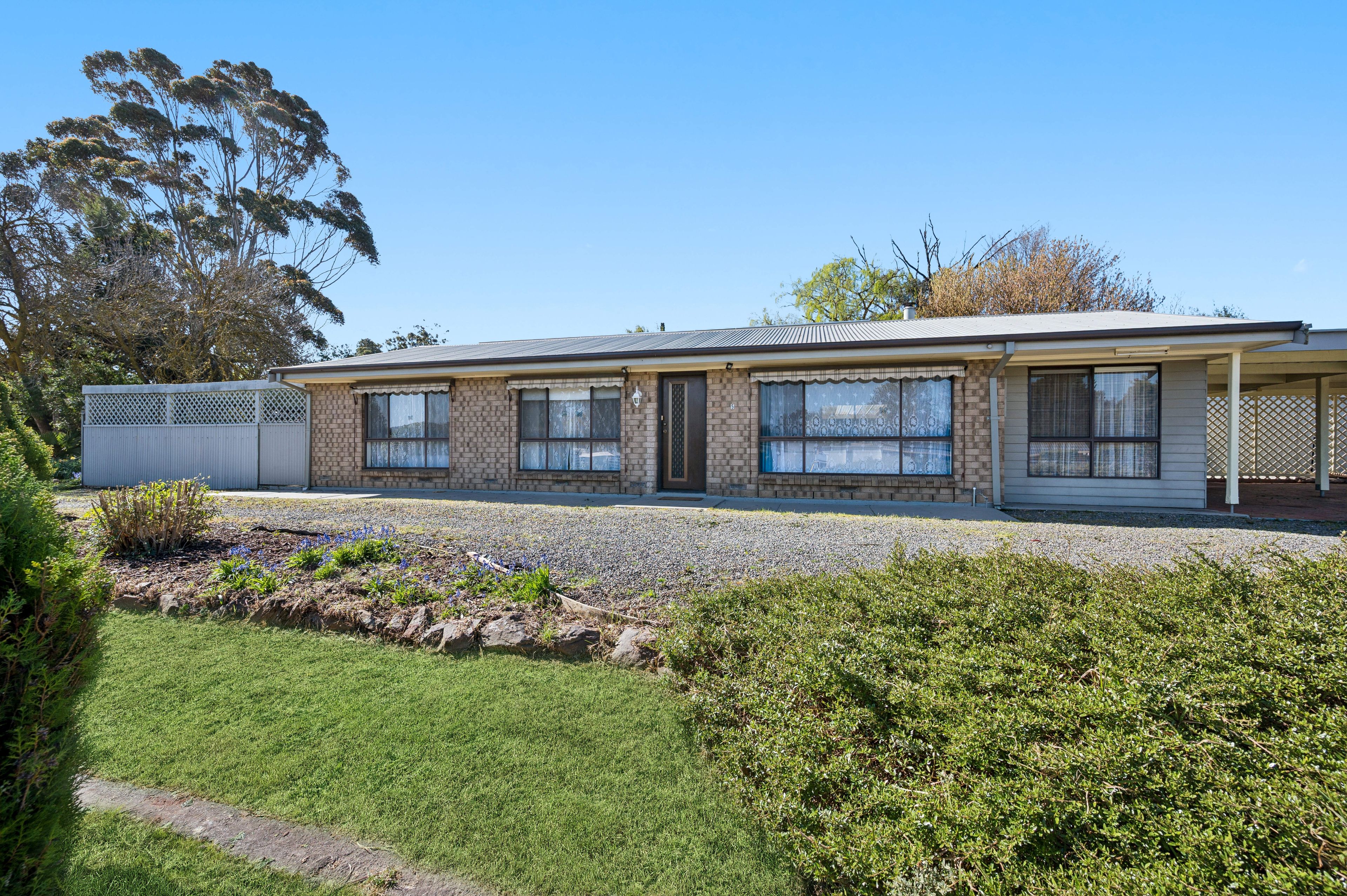 5 Lewis Avenue — photo from Ray White Mount Barker