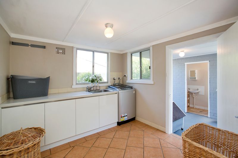 8 Yarral Avenue Tamworth Nsw Residential House Sold