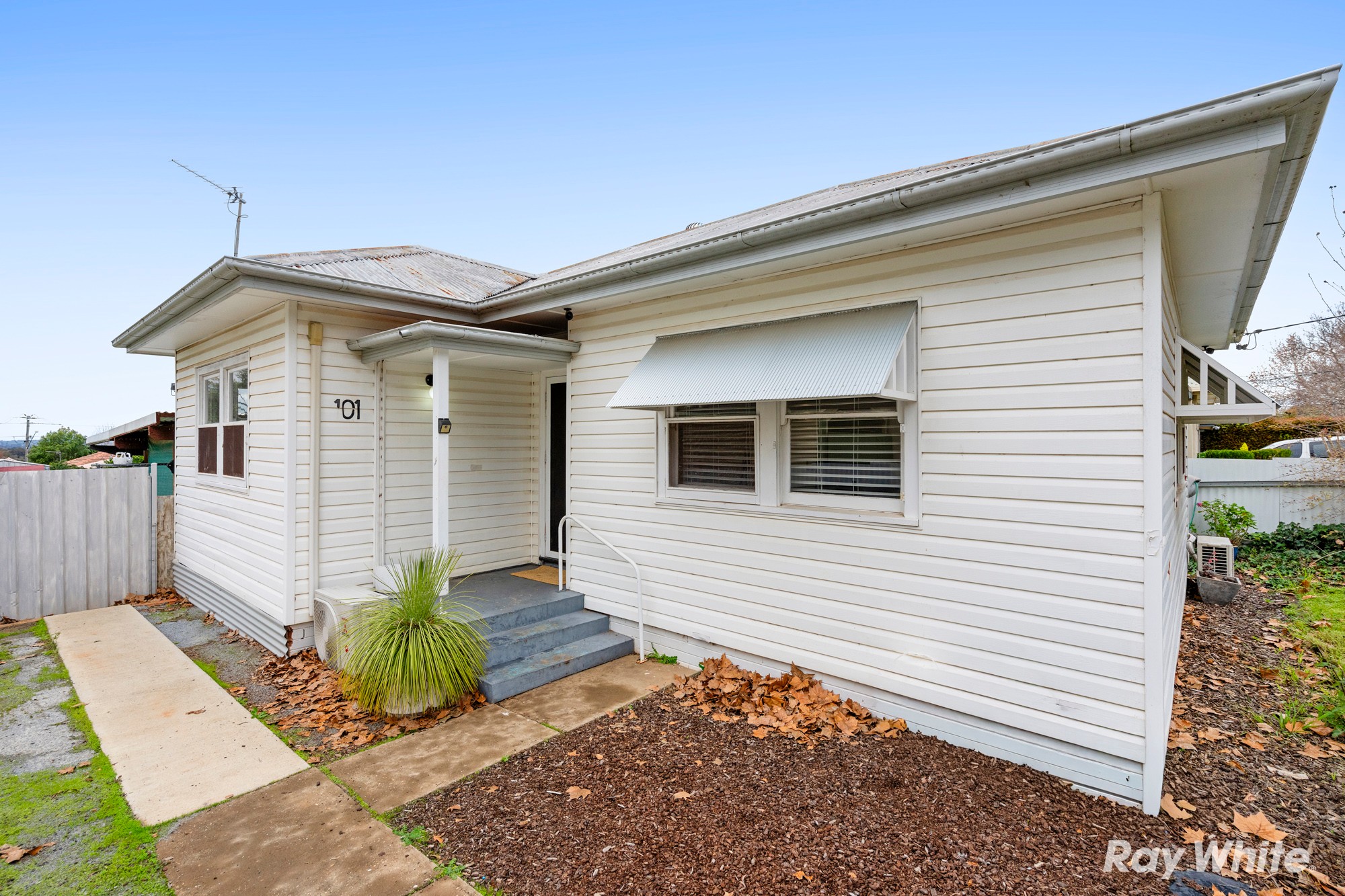 101 Grove Street, Kooringal, NSW 2650