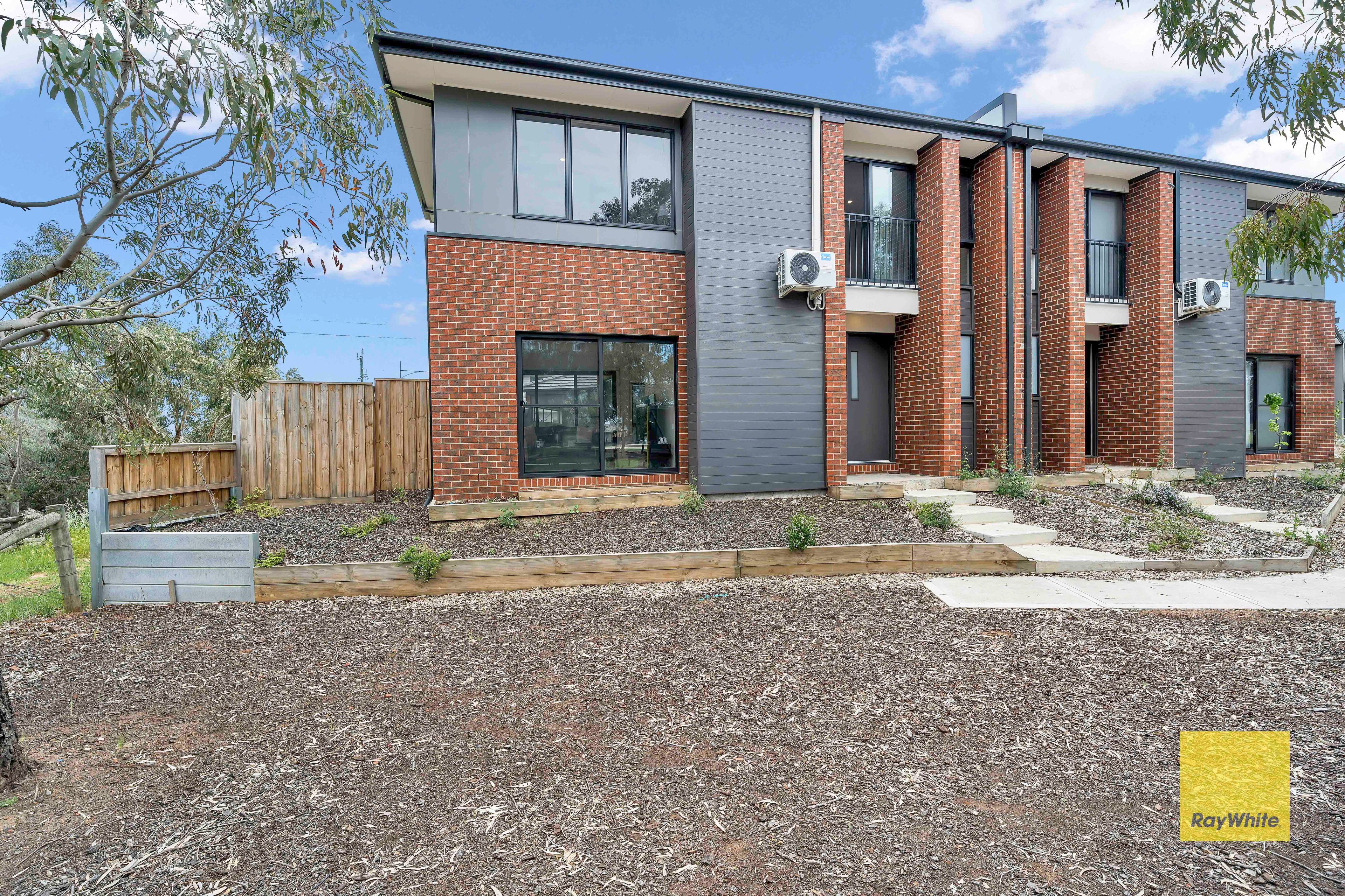 8/4 Westonbury Drive — photo 2 of 30