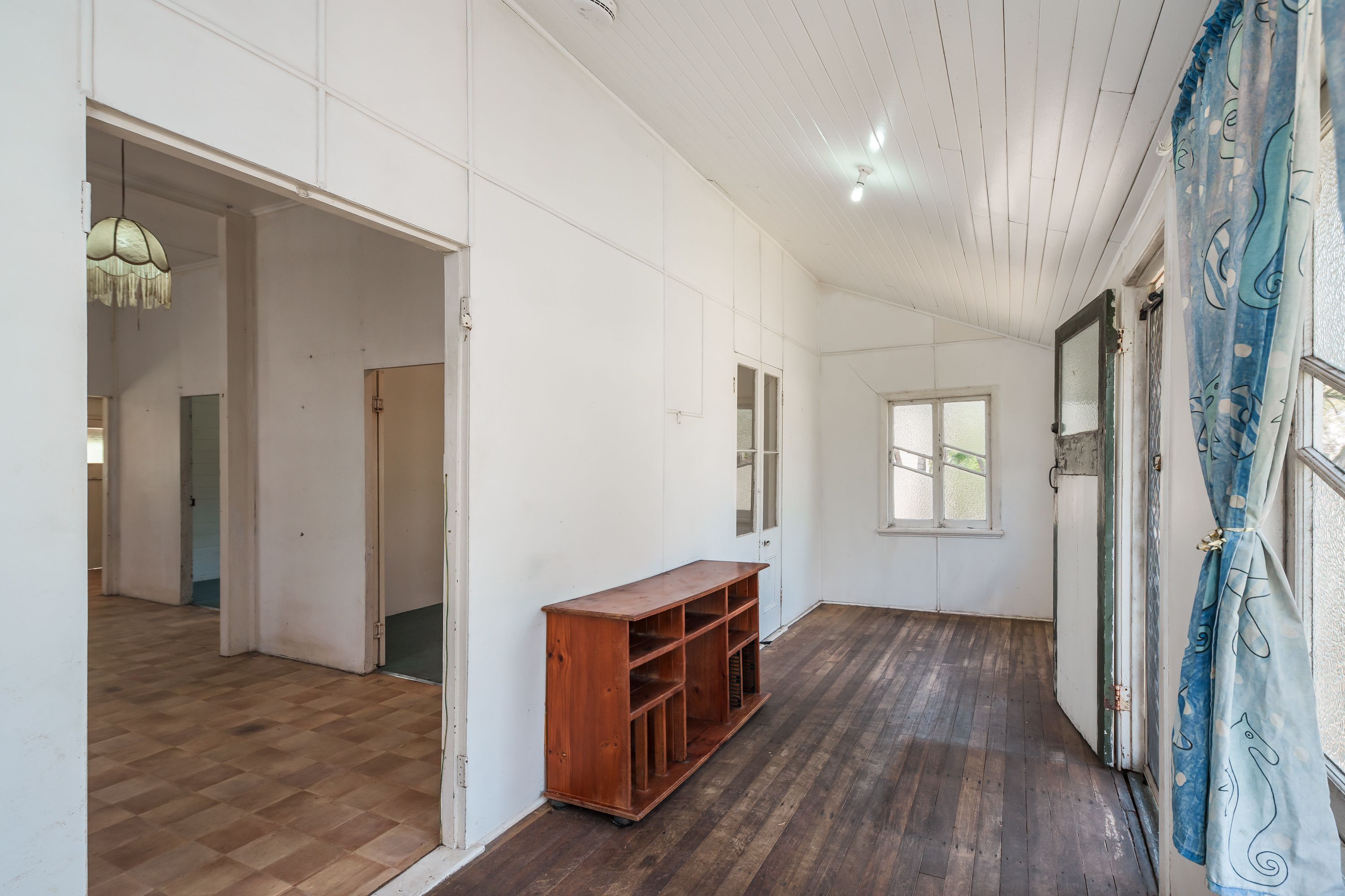 12 Railway Avenue, Railway Estate, QLD 4810