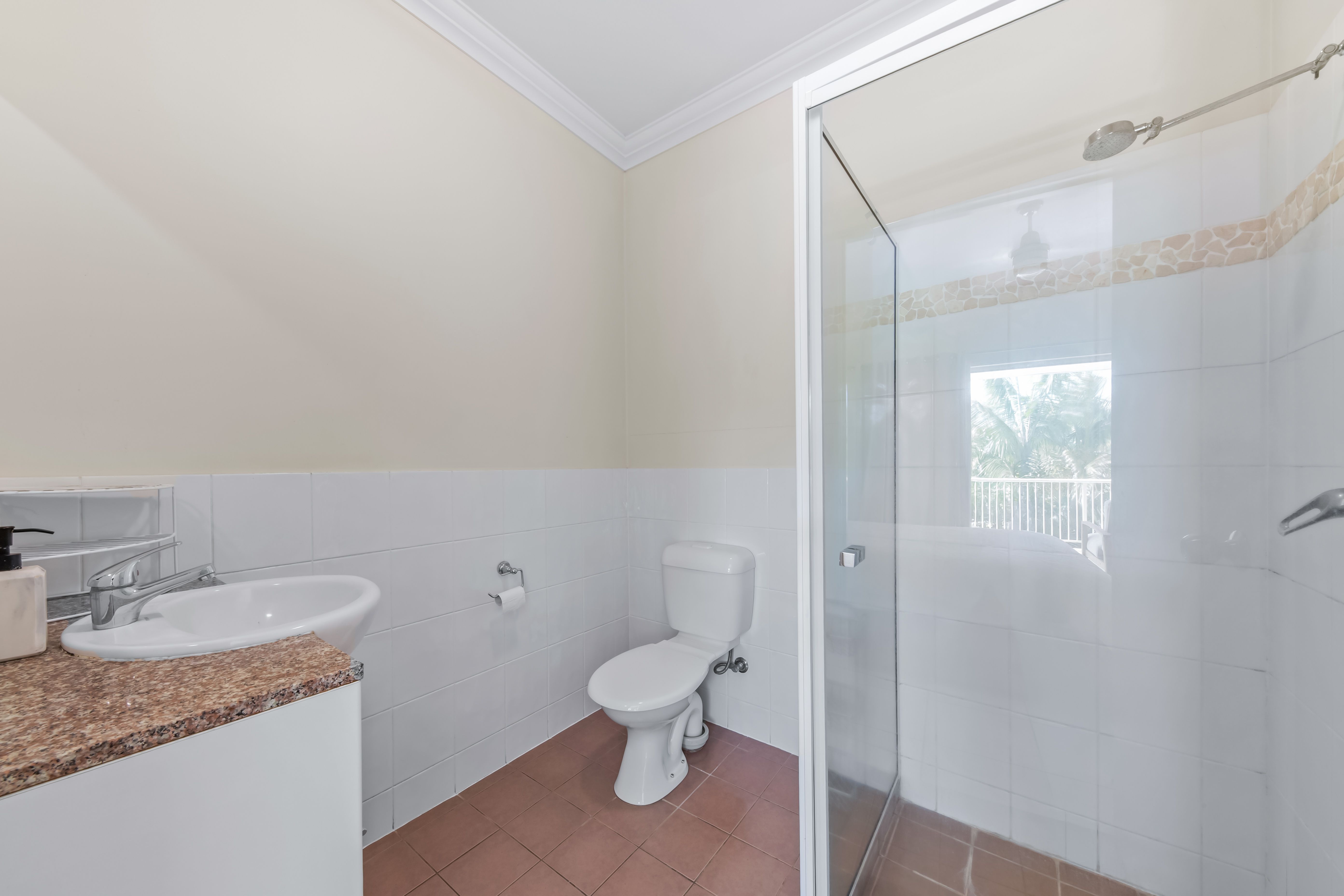 32/21 Shute Harbour Road — photo 6 of 13