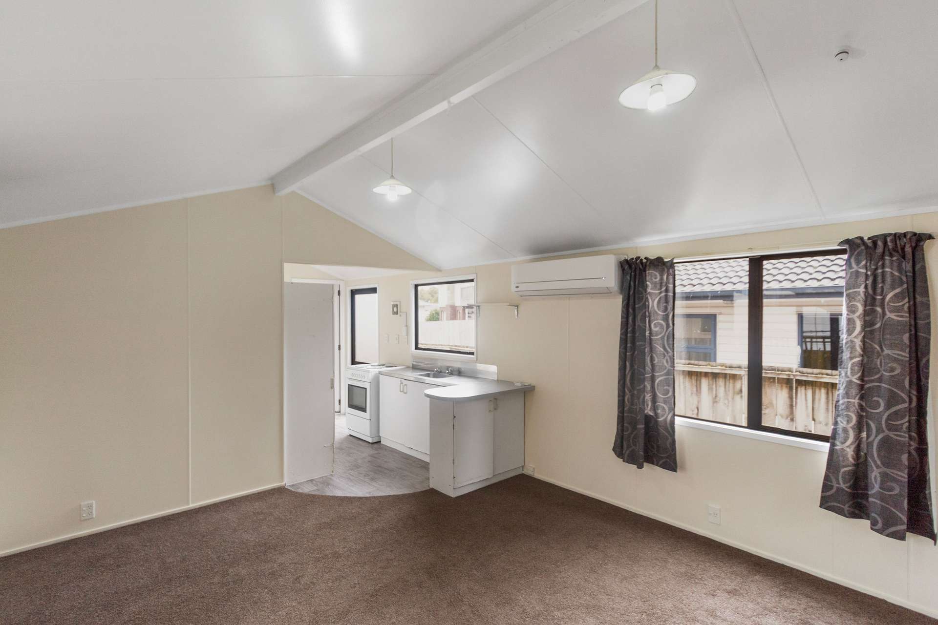 11a Cameo Court Road photo 4
