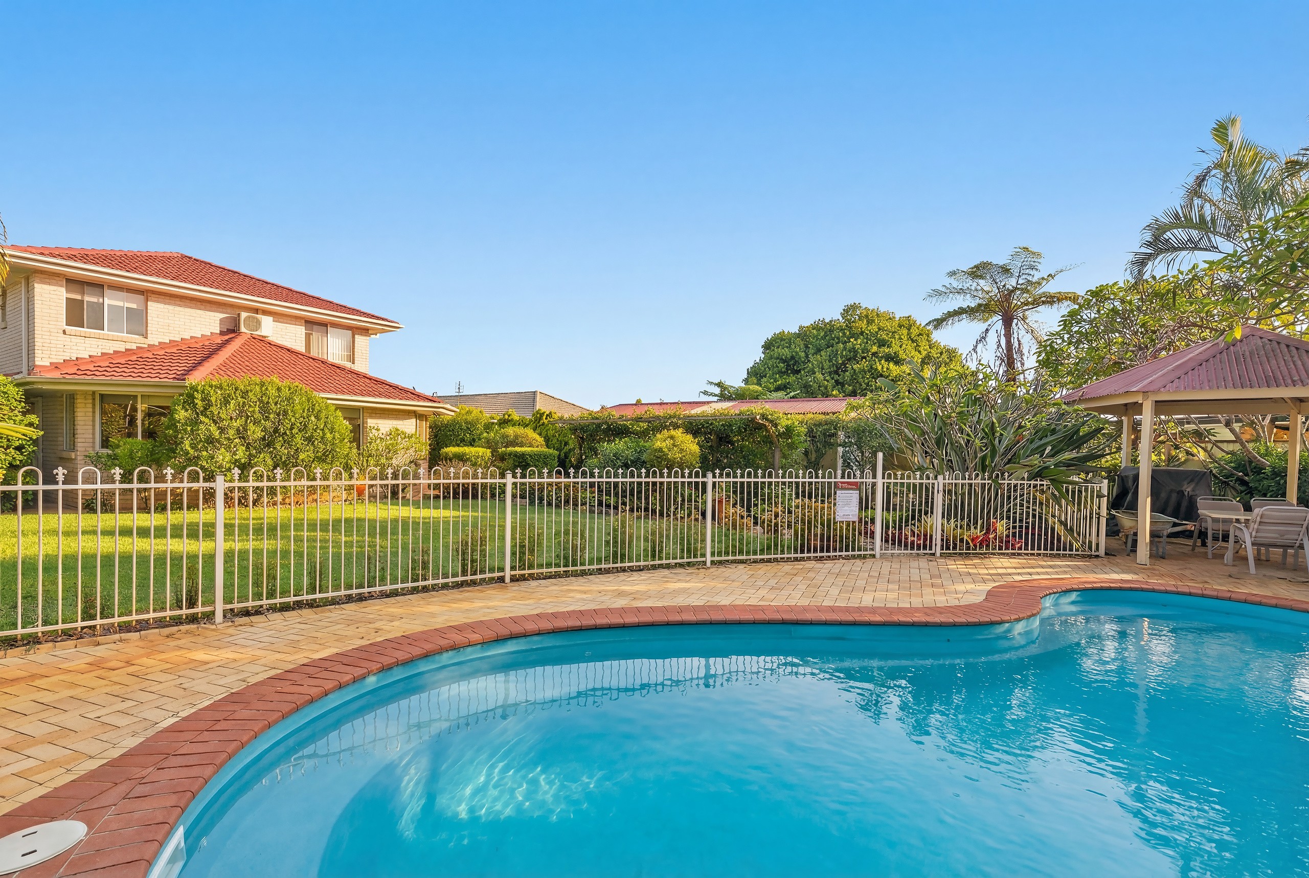 8 Blackbean Court, Elanora, QLD 4221