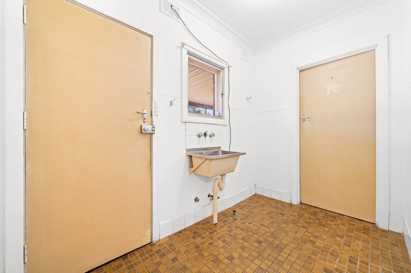39 Mainwaring Crescent — photo 11 of 14