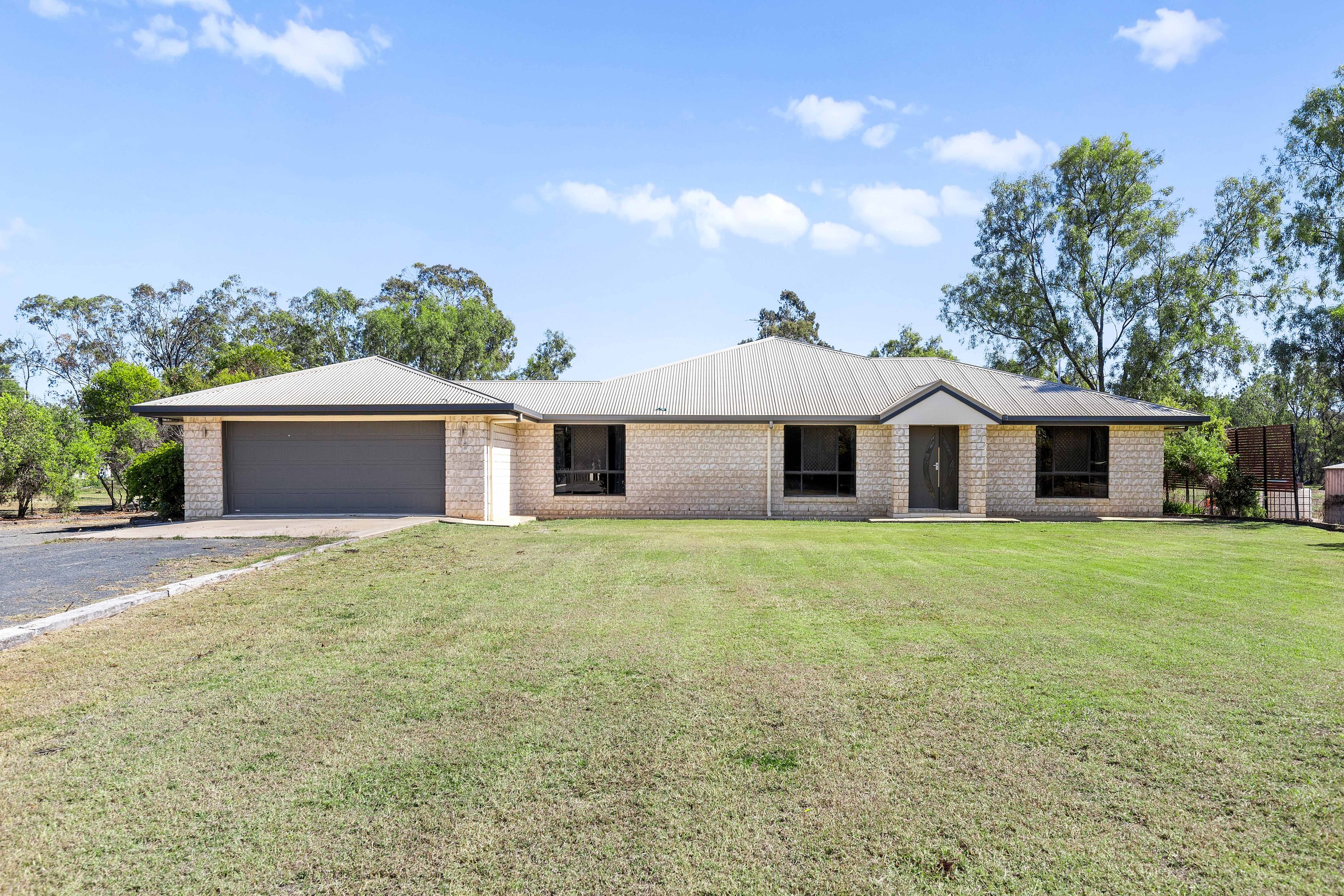 25 Silica Road, Emerald, QLD 4720