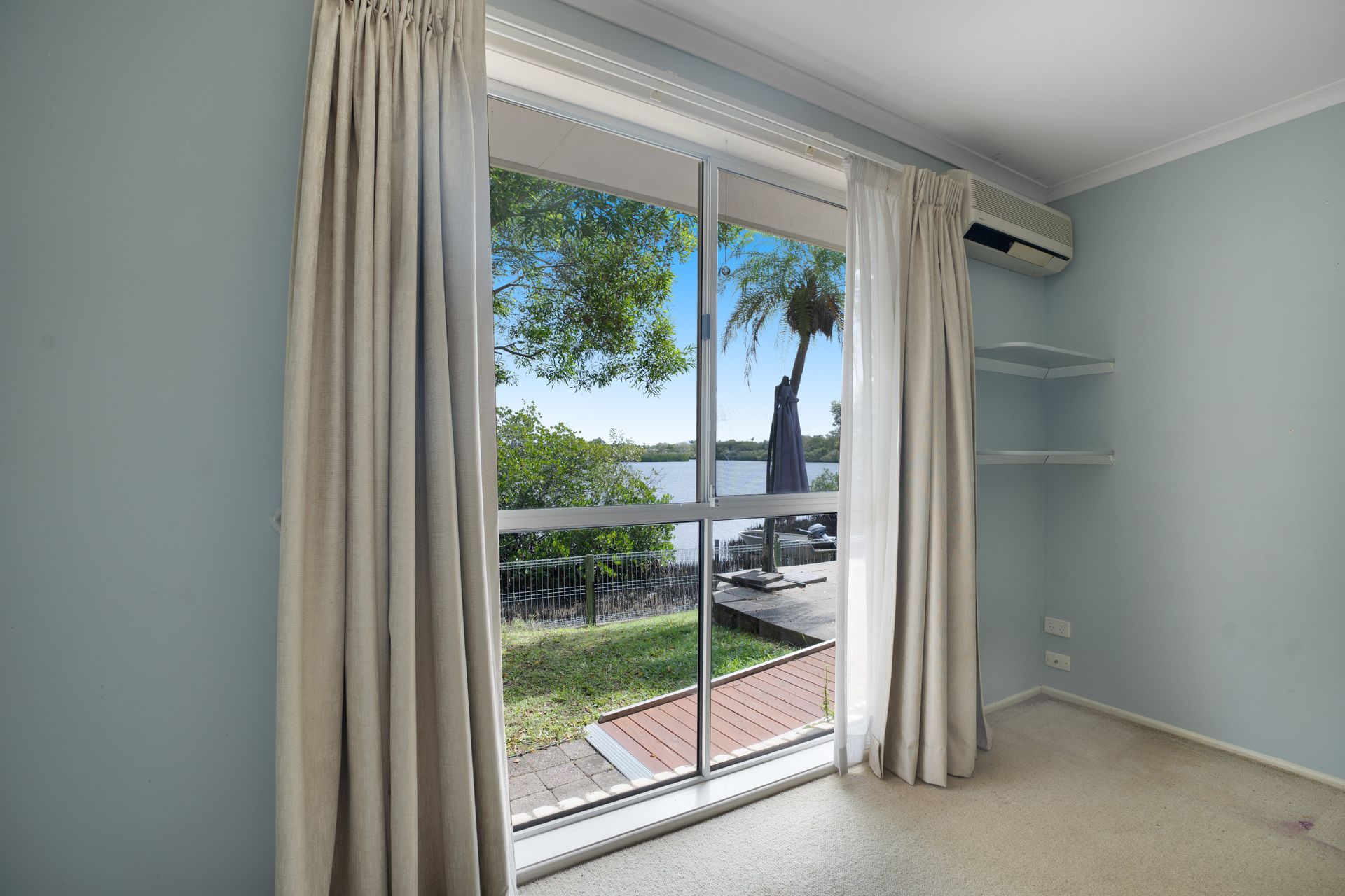 39 Dolphin Crescent — photo 8 of 8