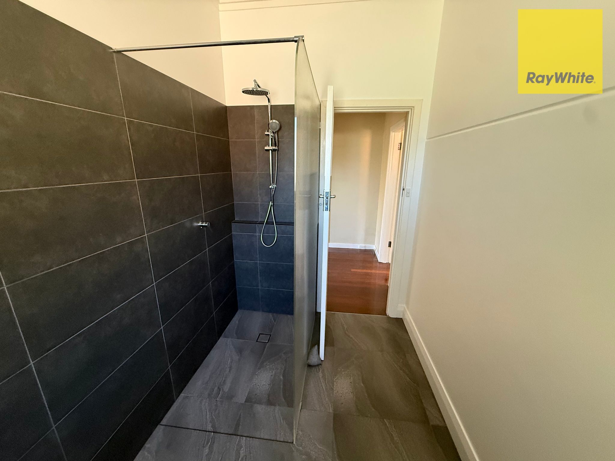 1/102 Hardy Road — photo 10 of 12