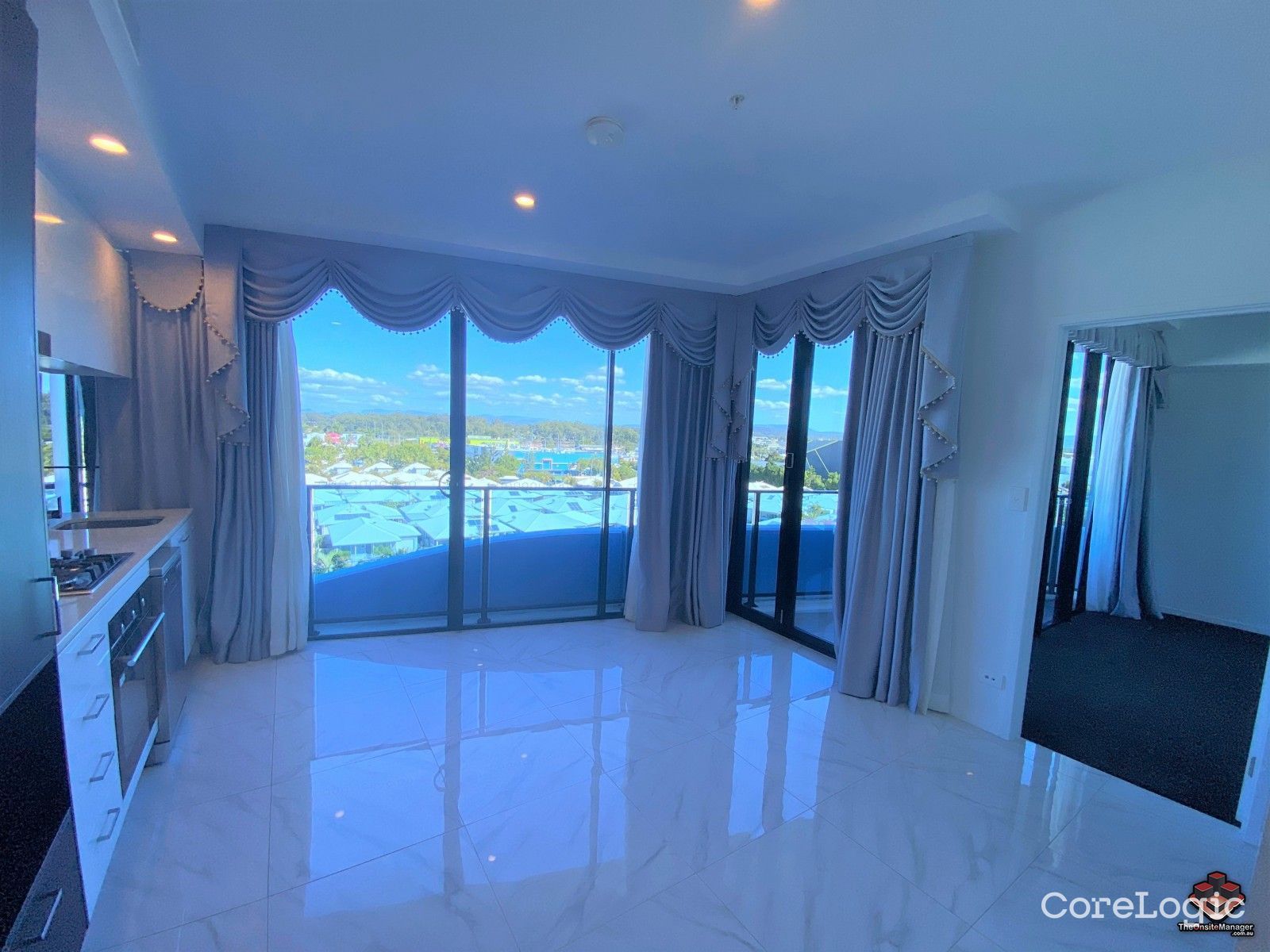 4511/5 Harbour Side Court — photo 4 of 10