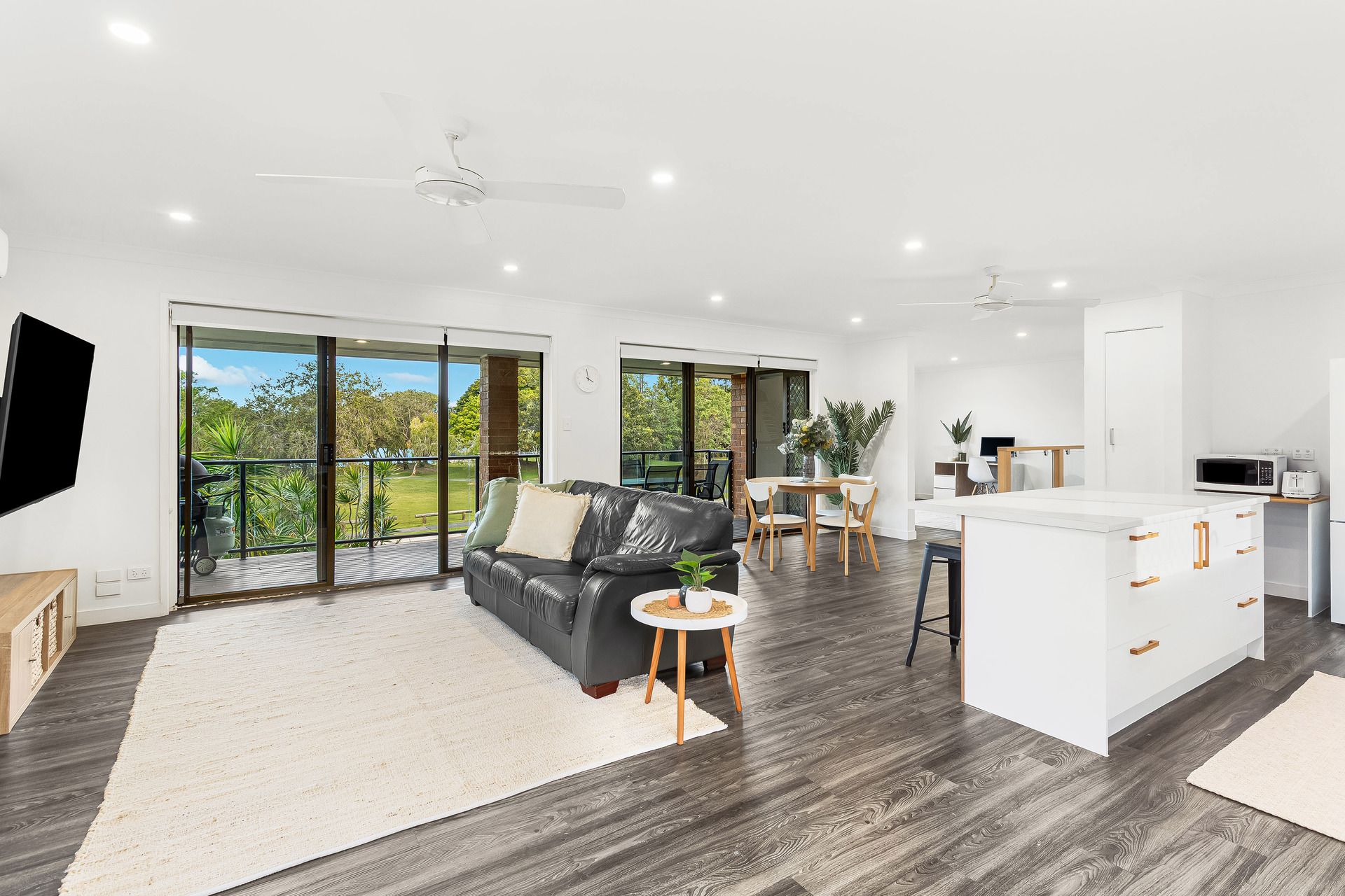 1 Bolgart Court, Elanora, QLD 4221