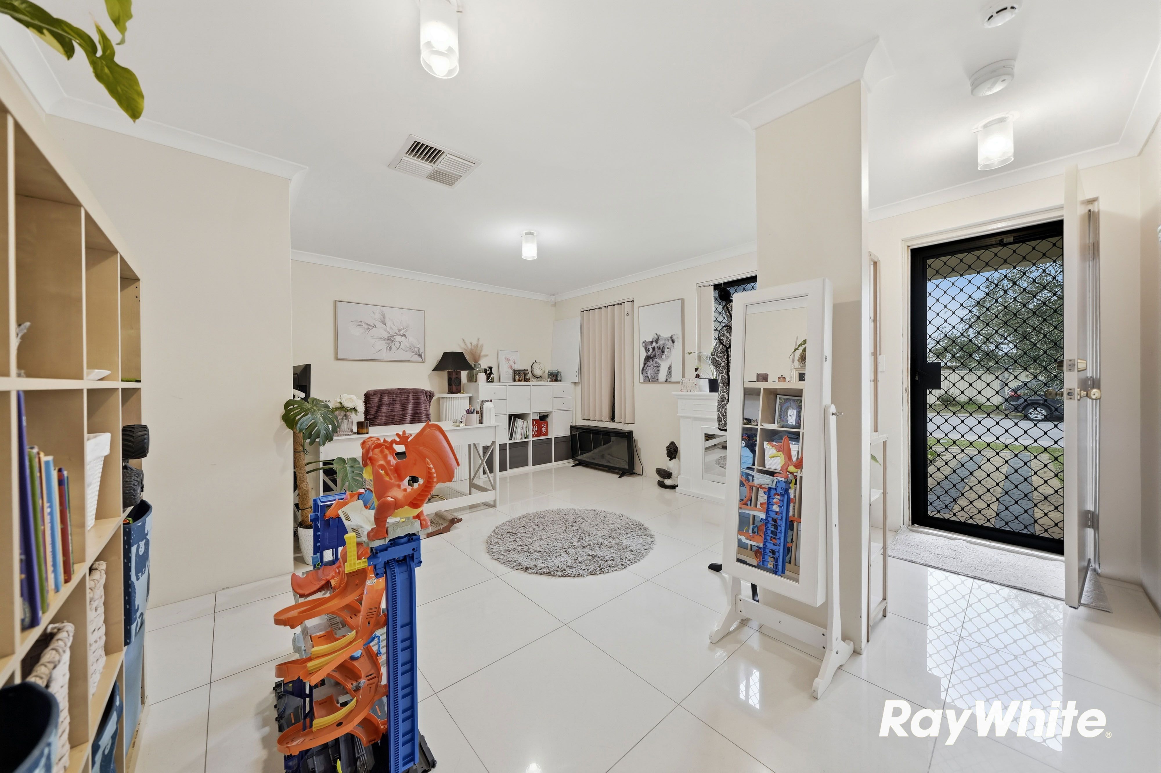 3 Silver Swan Road — photo 3 of 25