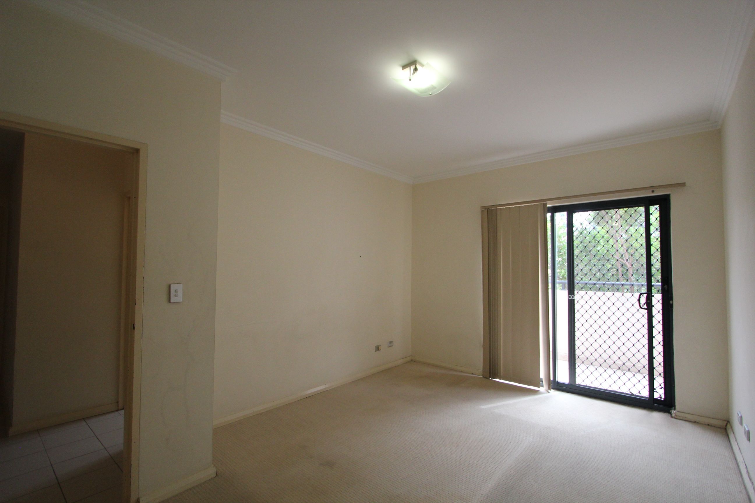 10/74 Woniora Road — photo 7 of 9