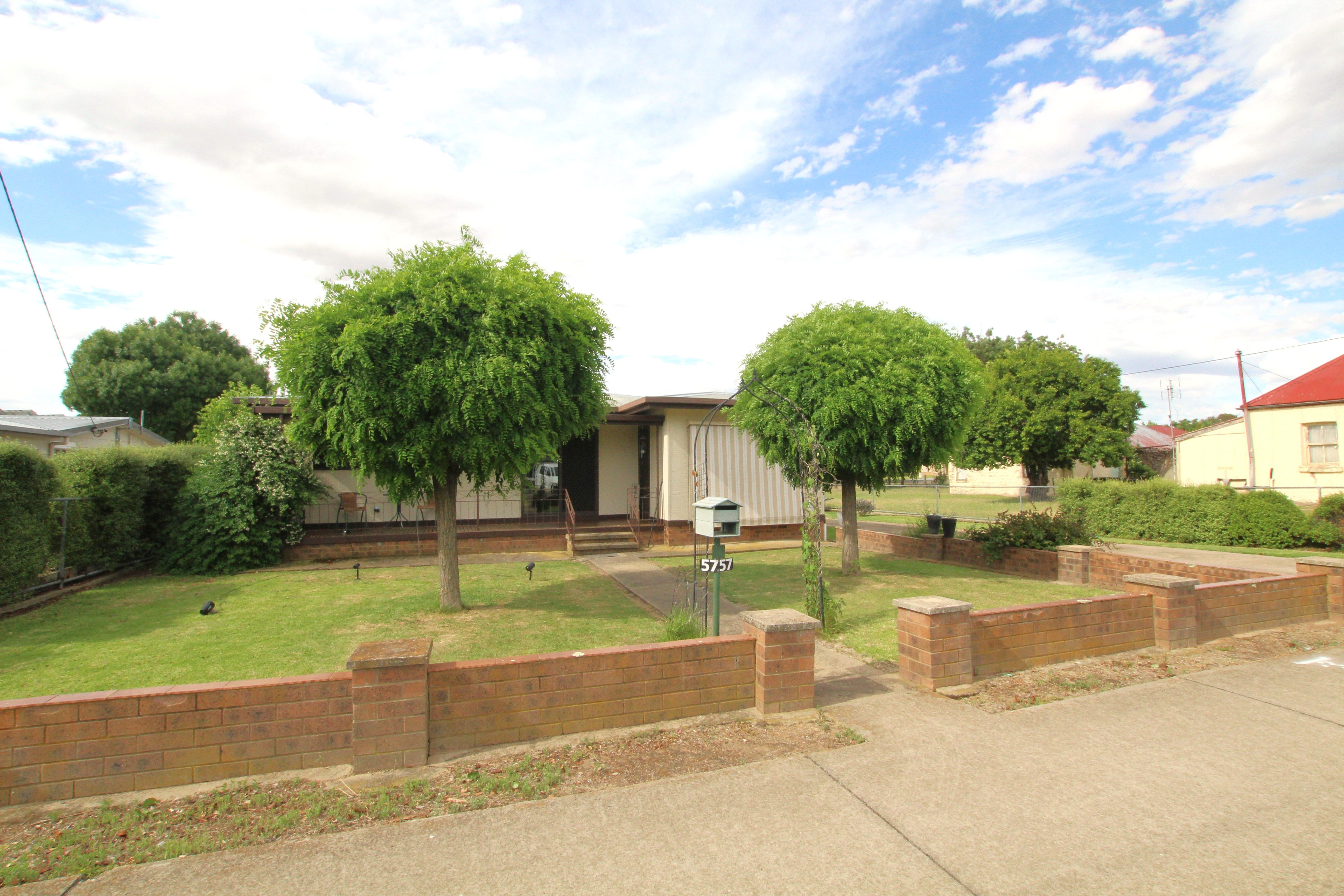 57 Brial Street, Boorowa, NSW 2586