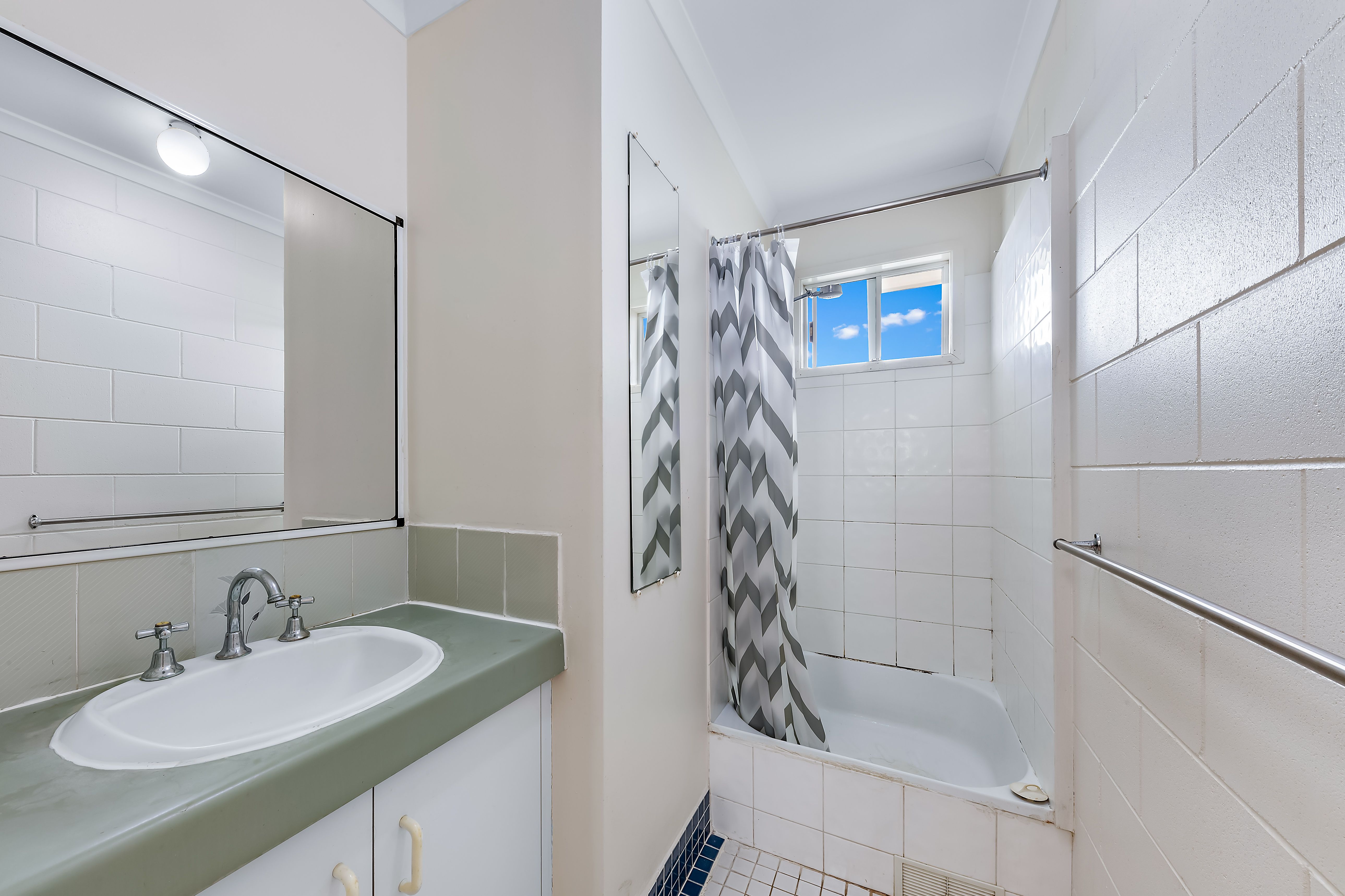 39/3 Eshelby Drive — photo 5 of 11