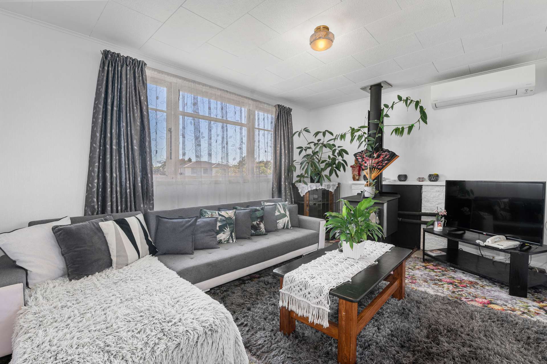 7 Montrose Place photo 4