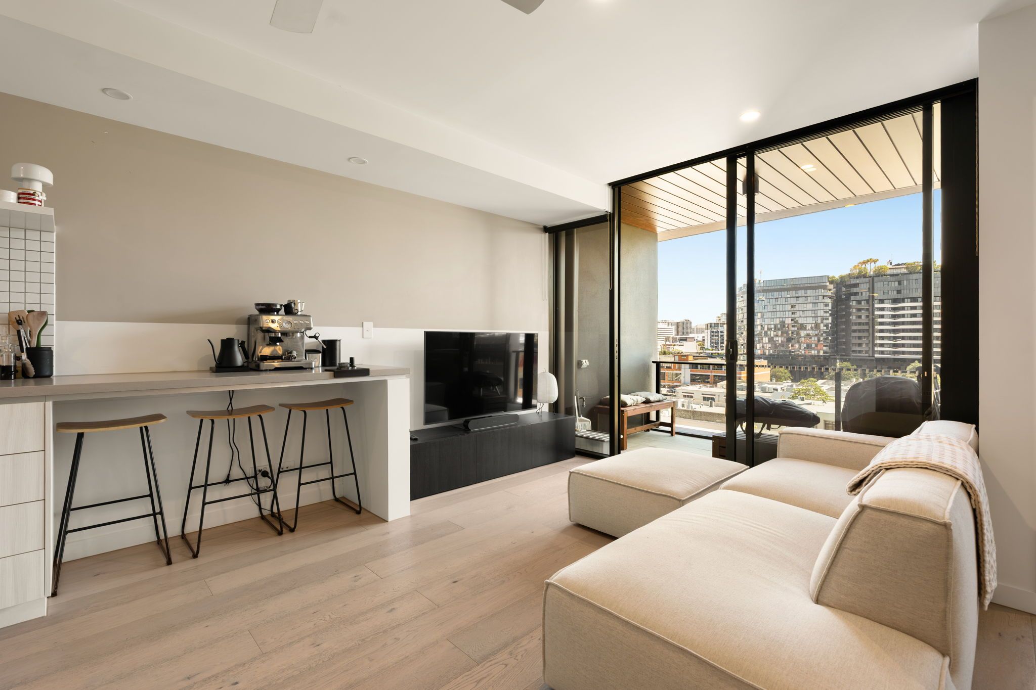 706/109 Commercial Road — photo 4 of 20