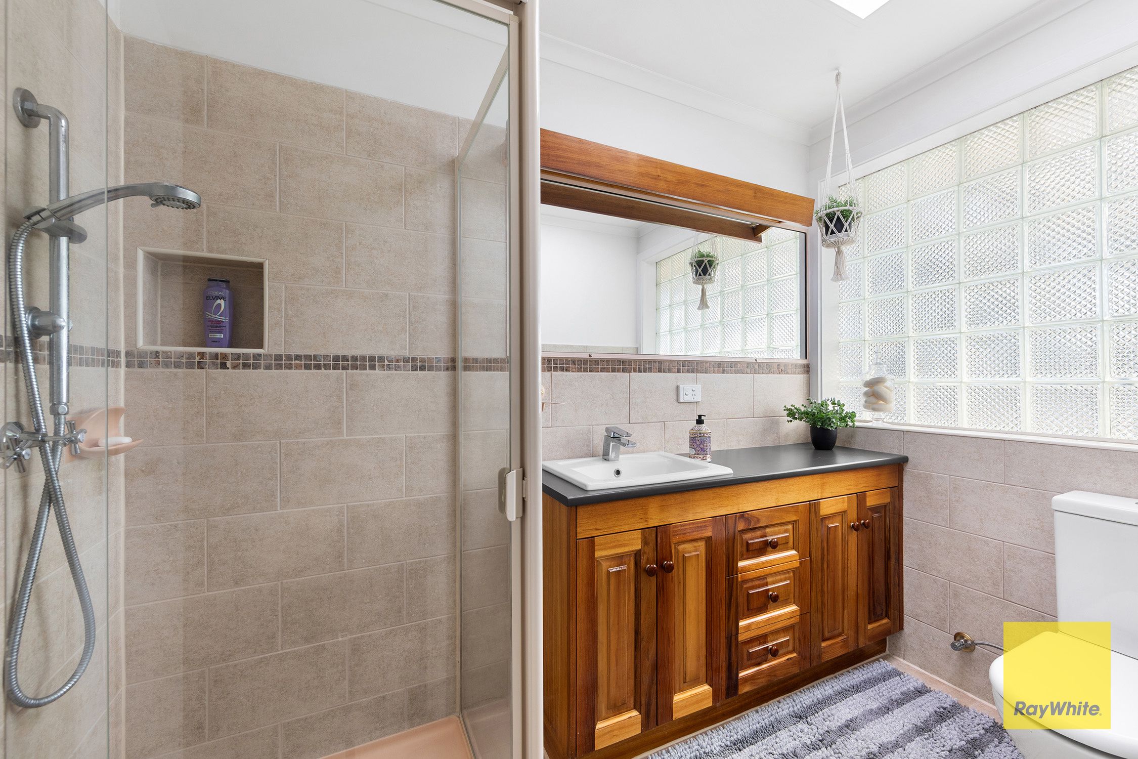11 Woolstone Close — photo 11 of 20