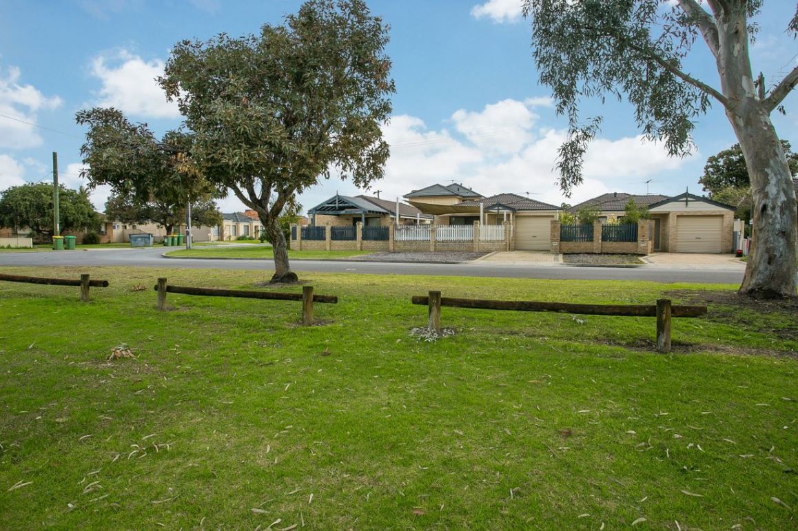 8C Peters Place, Morley, WA 6062