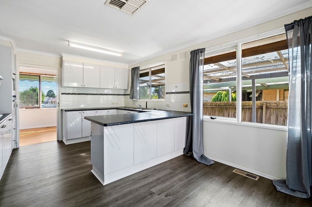 2 Melliodora Court, Endeavour Hills, VIC 3802