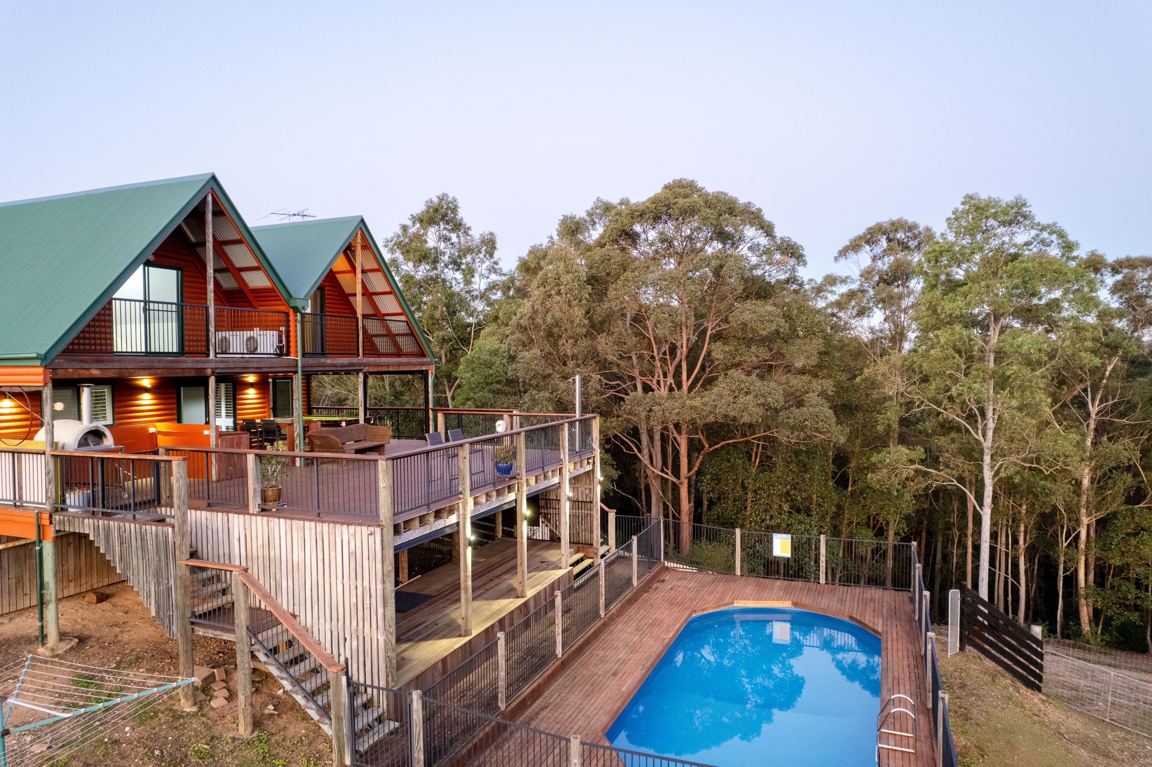 'Twin Peaks' - Idyllic Lifestyle, Spectacular Views And So Much More — photo 15 of 24