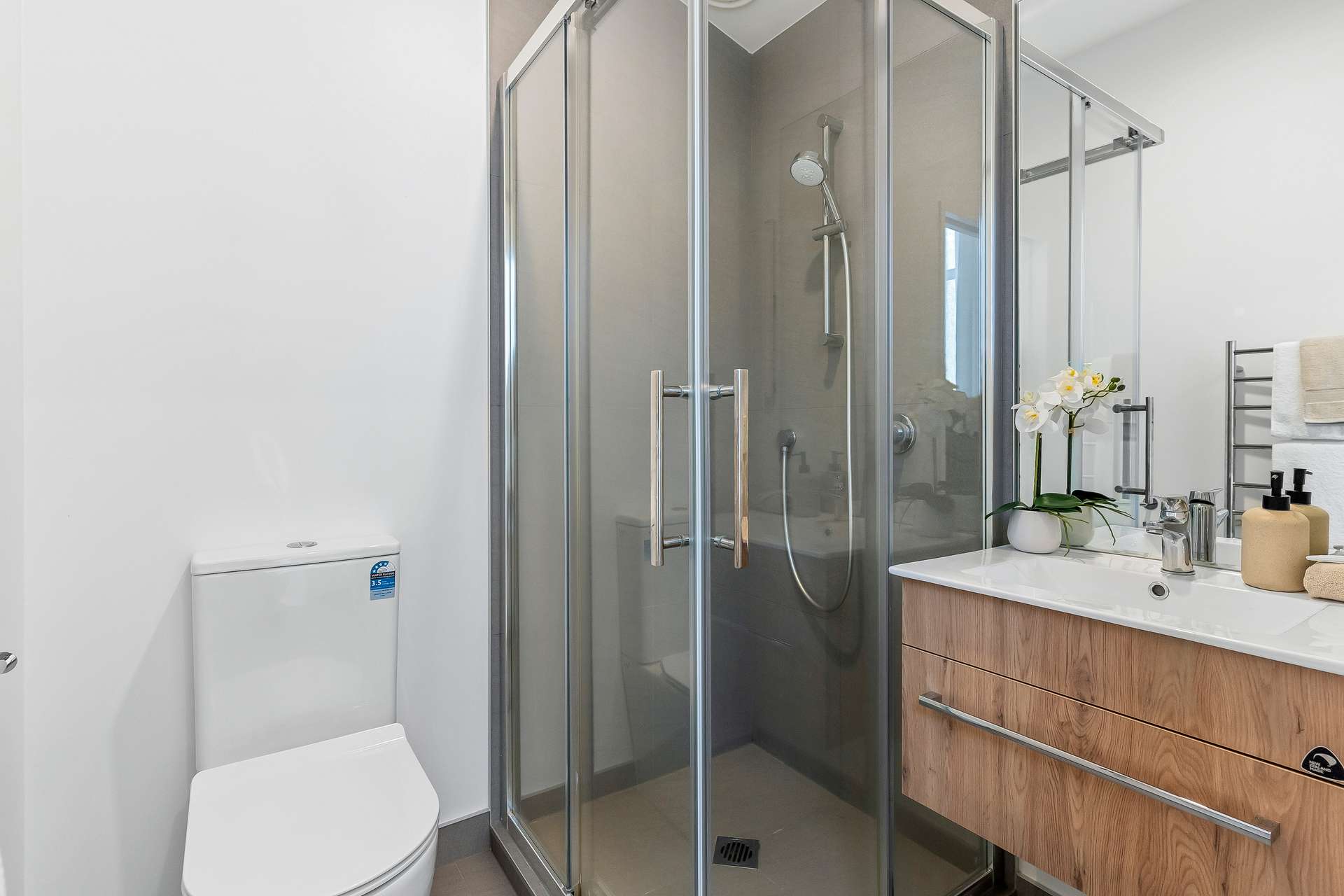 52D Selwyn Avenue photo 12