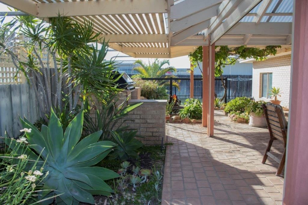 2 Seaview Court, Port Denison, WA 6525