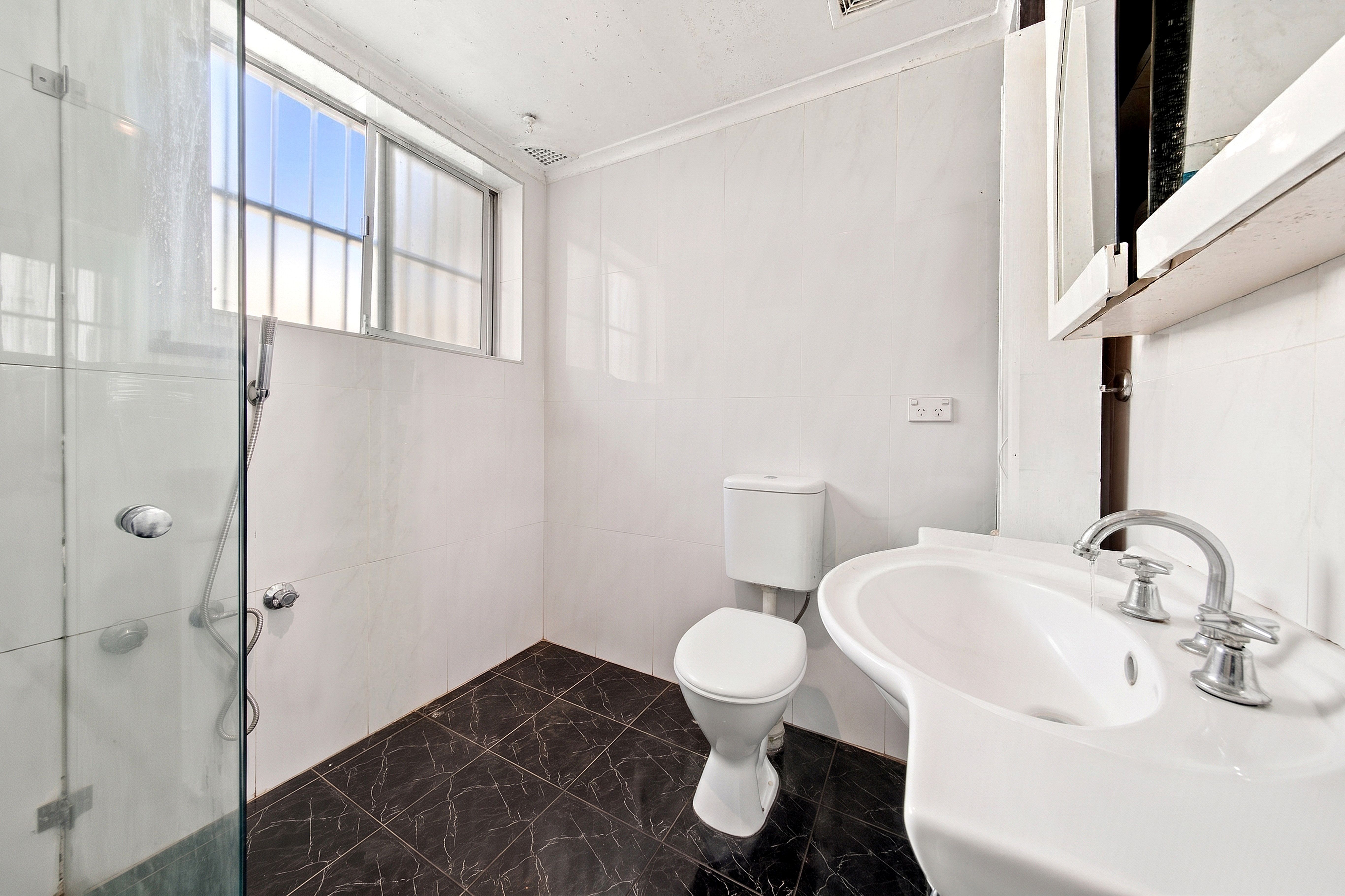 2/33 Cornelia Street — photo 7 of 10