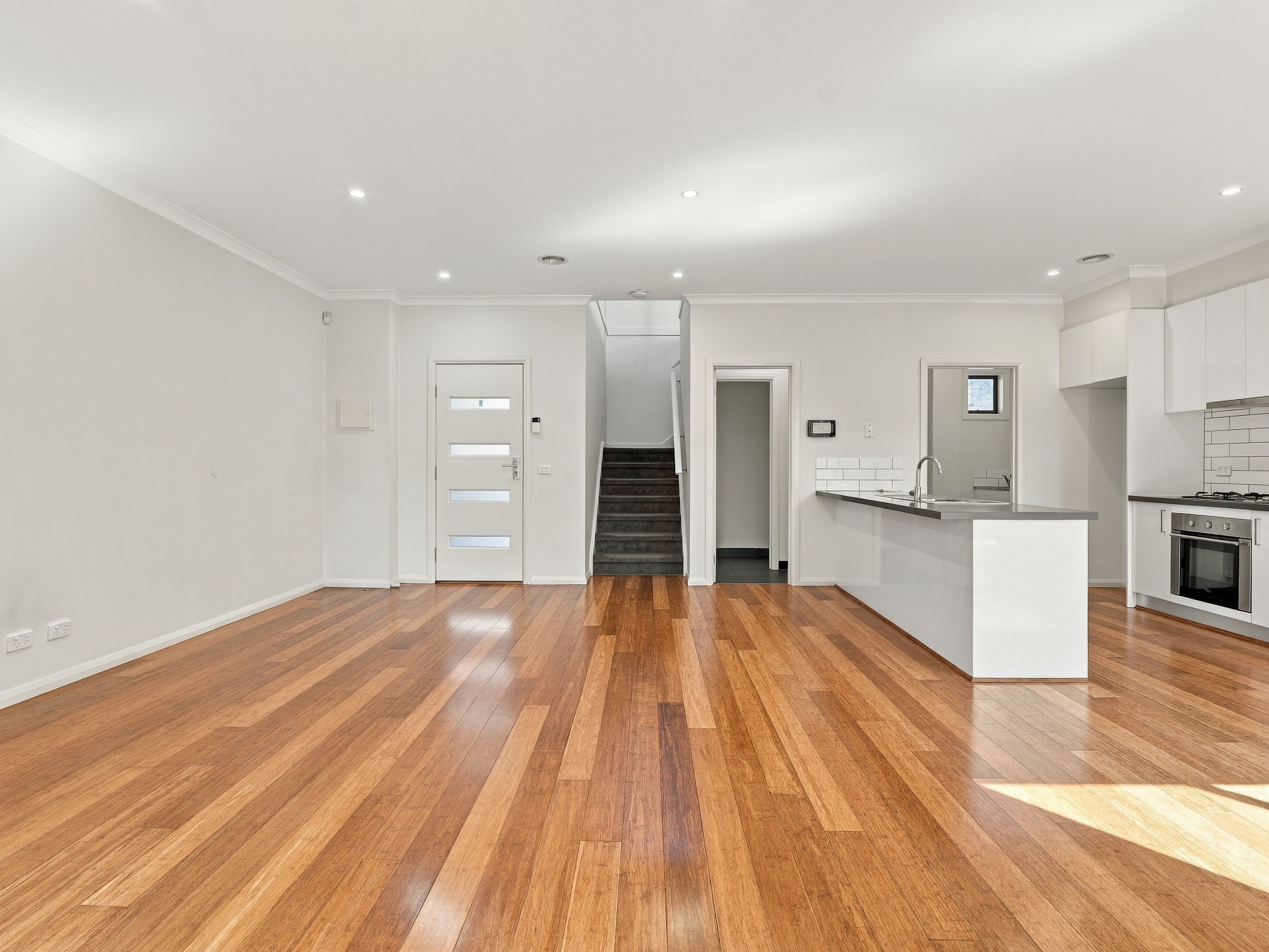 2/21 Leslie Street — photo 3 of 22