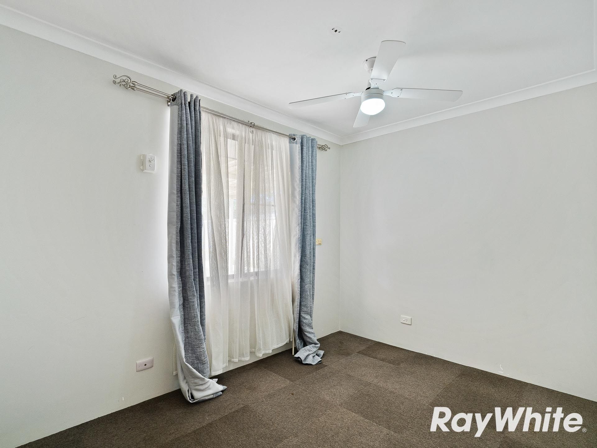 4 Newlyn Way — photo 10 of 19