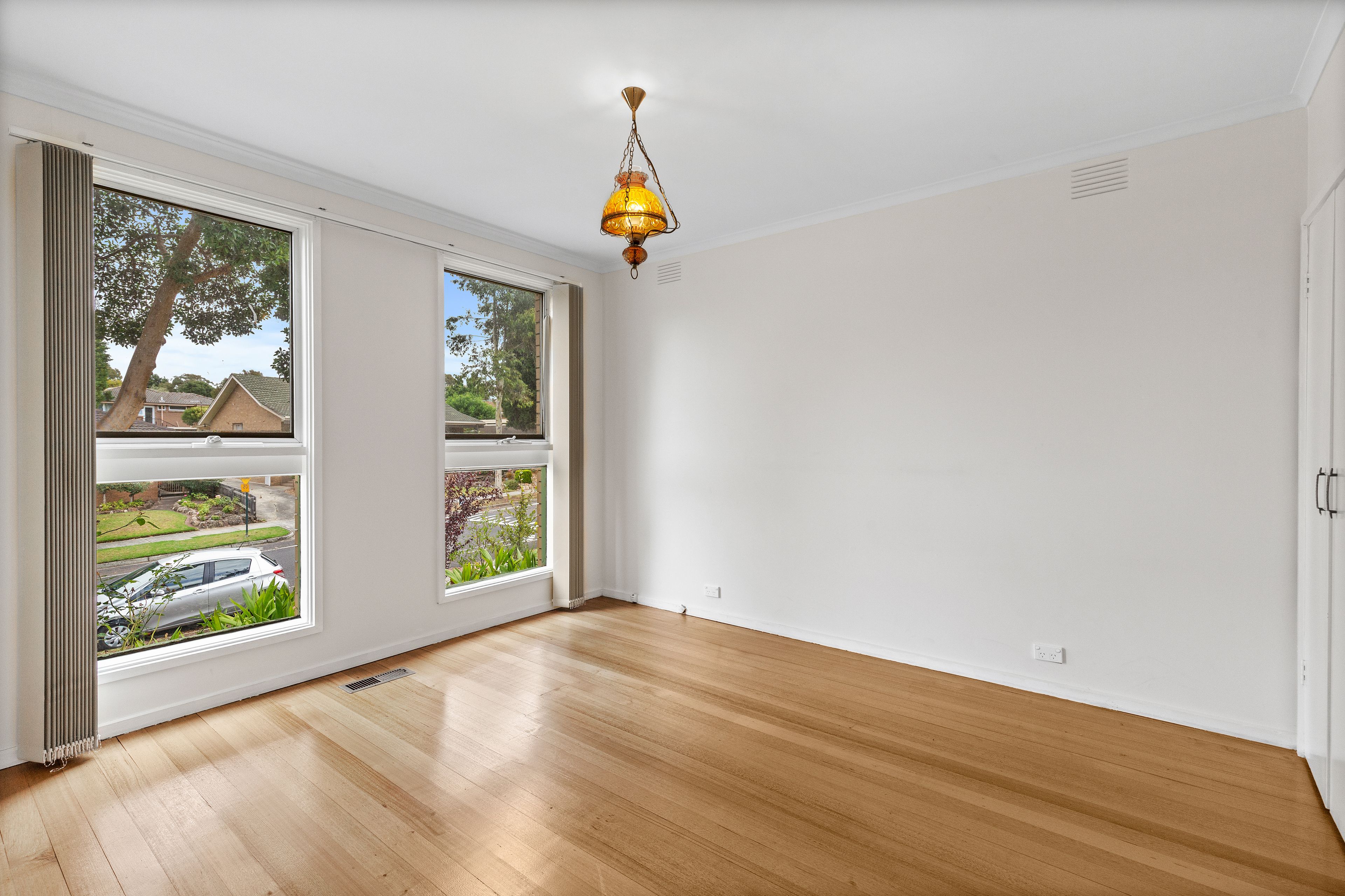7 Woodleigh Crescent — photo 5 of 12