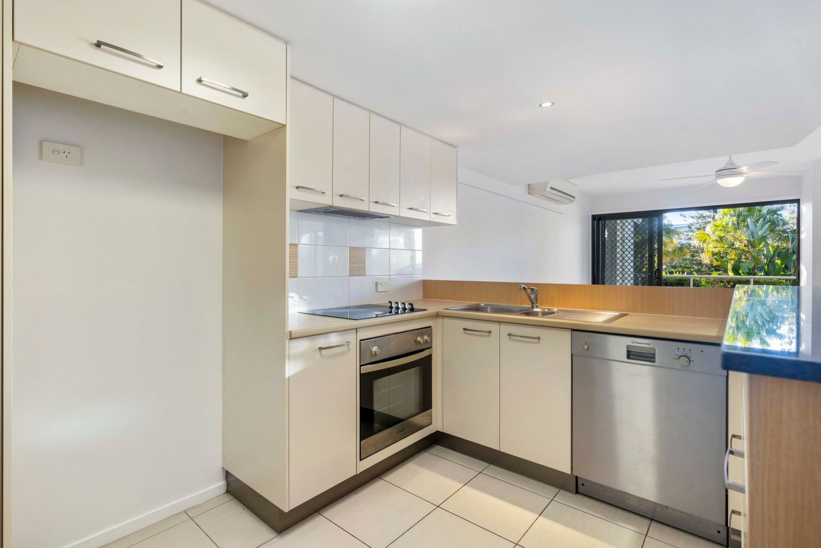 31/10 Grand Parade, Parrearra, QLD 4575
