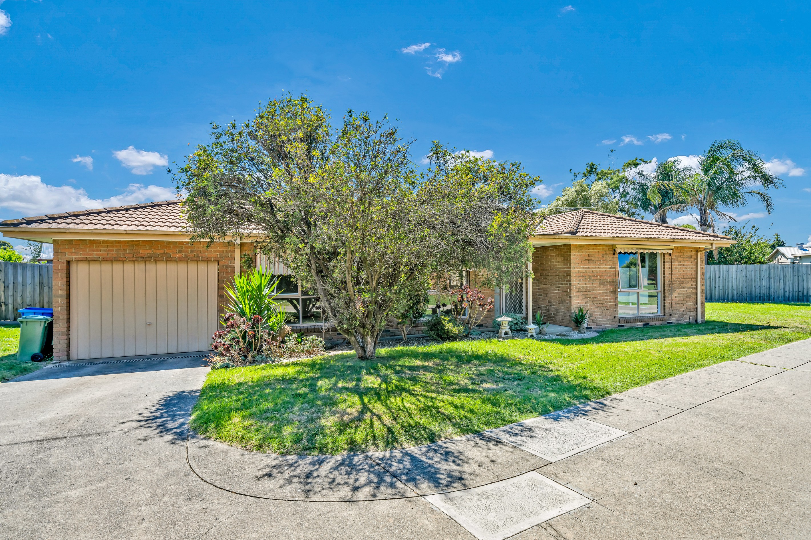 1/4 Blueberry Close, Cranbourne North, VIC 3977