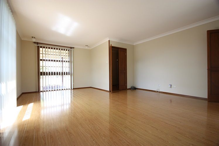 28 Owen Stanley Road, Glenfield, NSW 2167