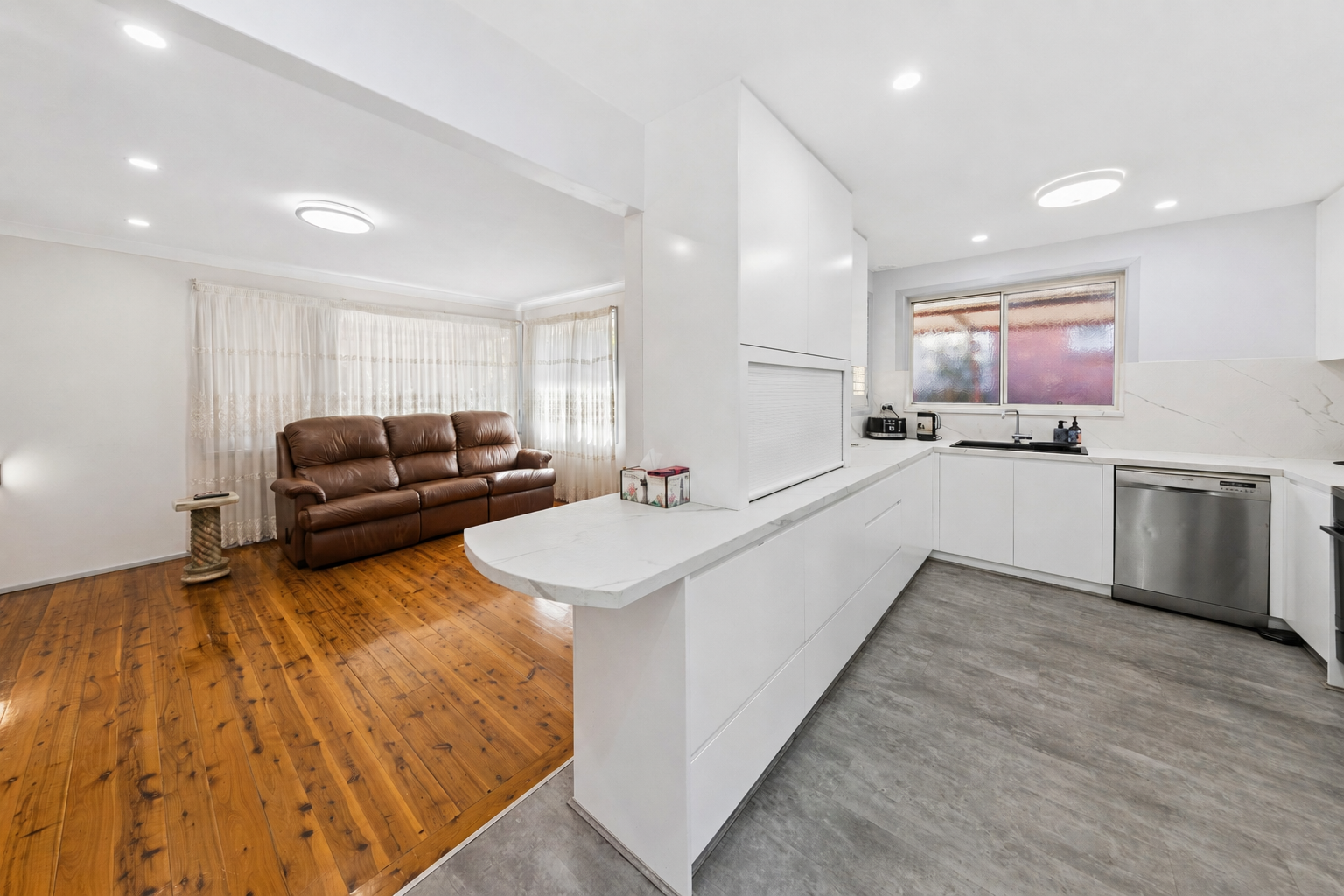 16 Warlencourt Avenue — photo 4 of 23