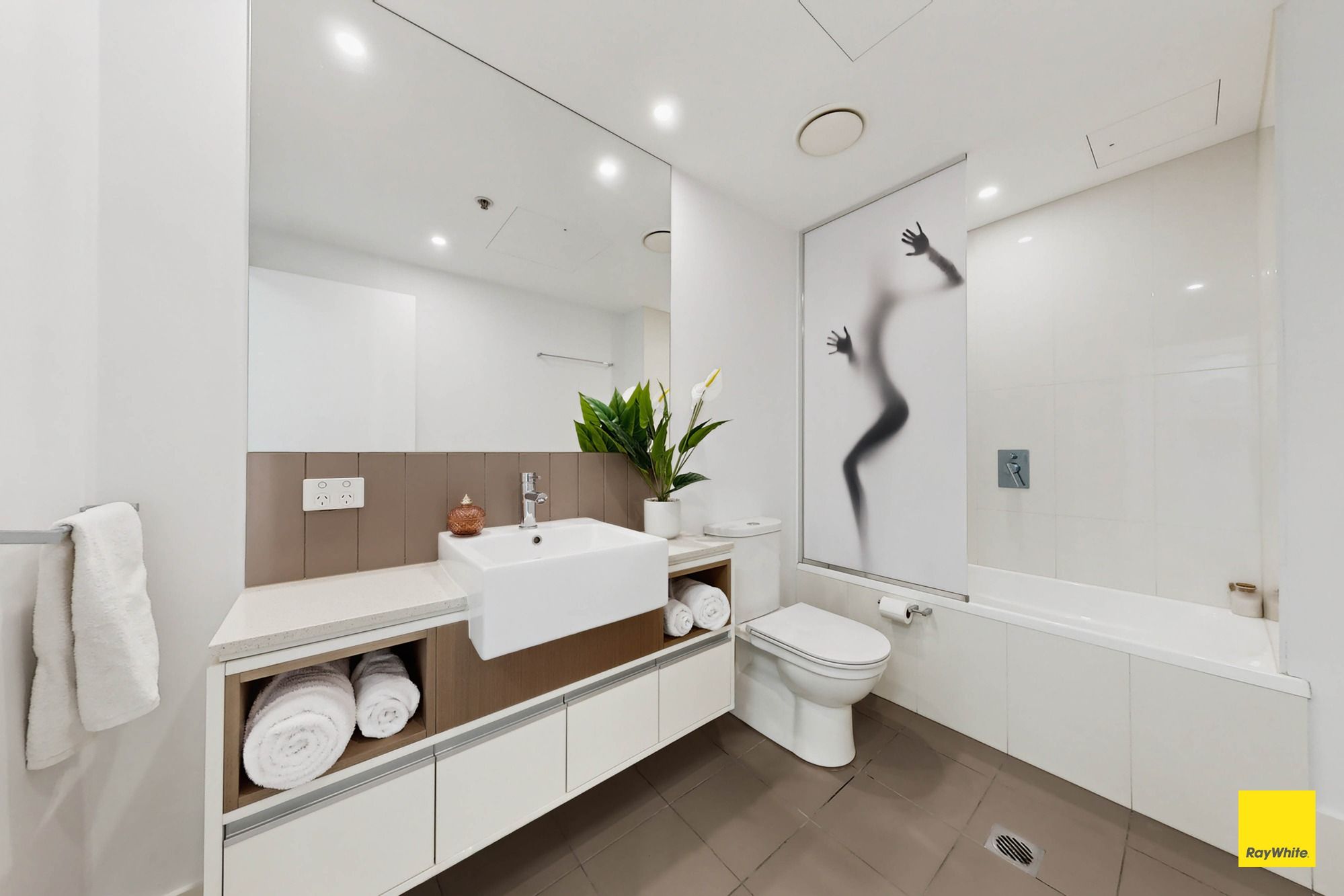 164/30 Macrossan Street — photo 11 of 15