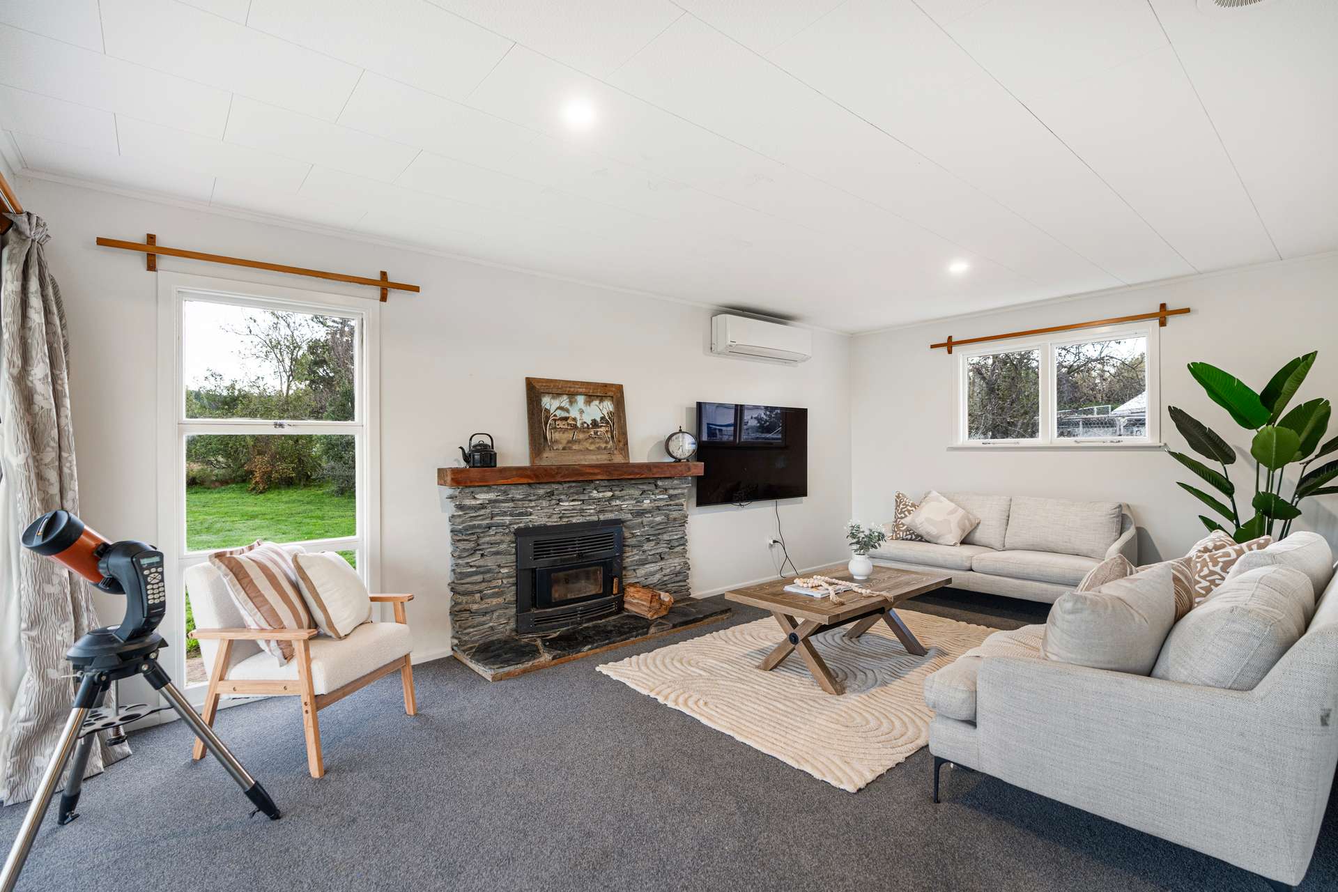 554 Carrs Road photo 2