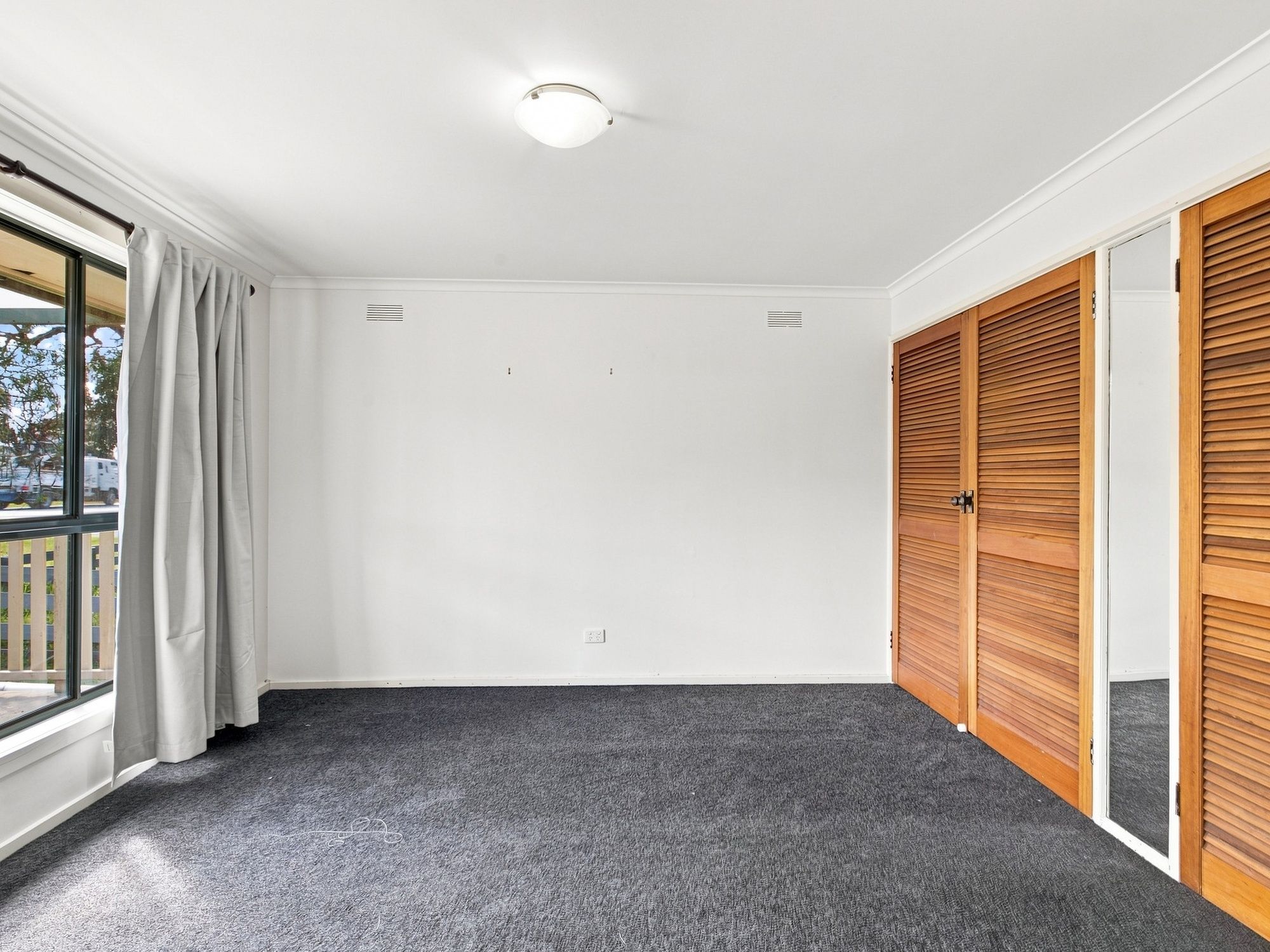 1/9 Merrin Crescent — photo 7 of 20