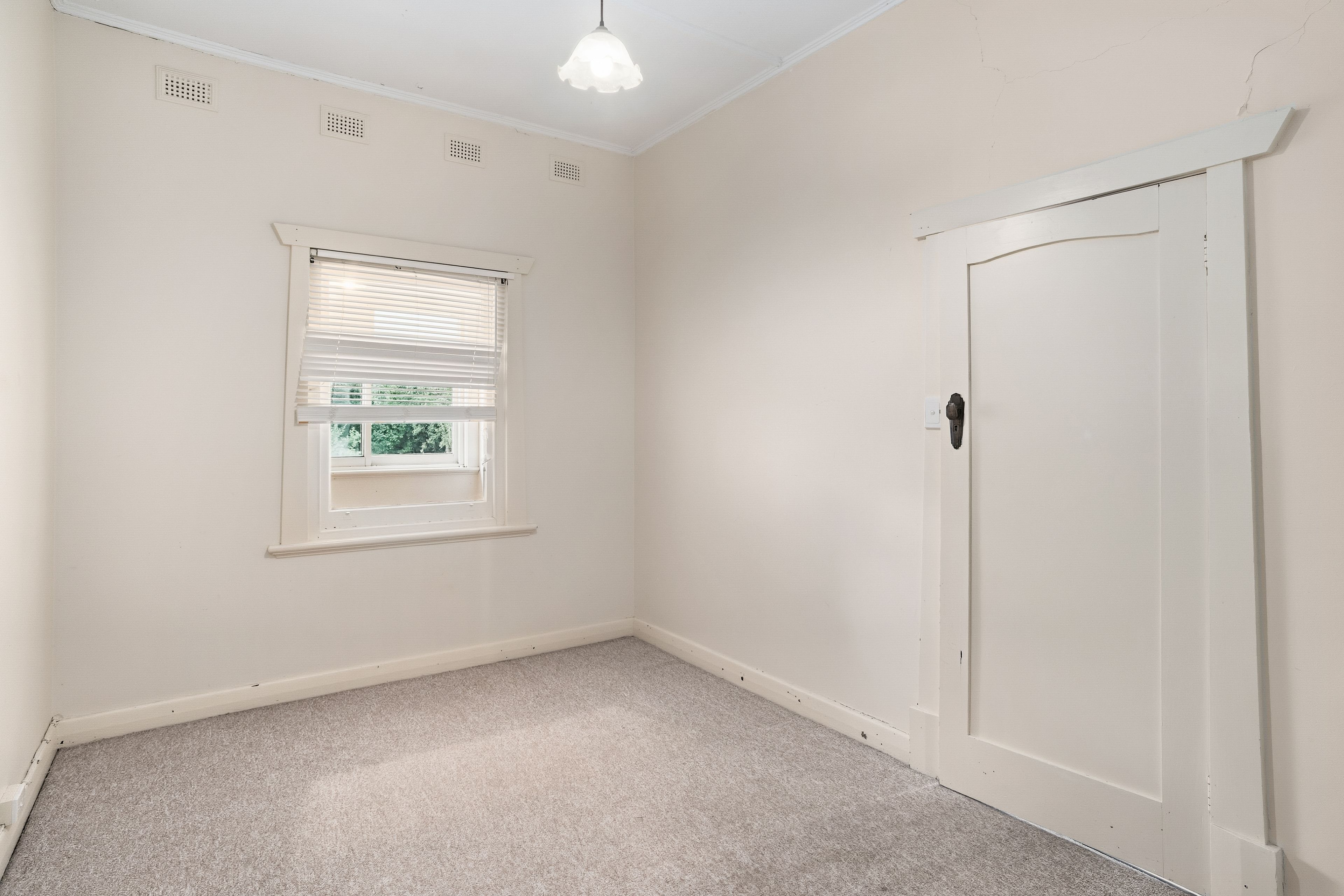 12-12A Chisholm Avenue — photo 10 of 25