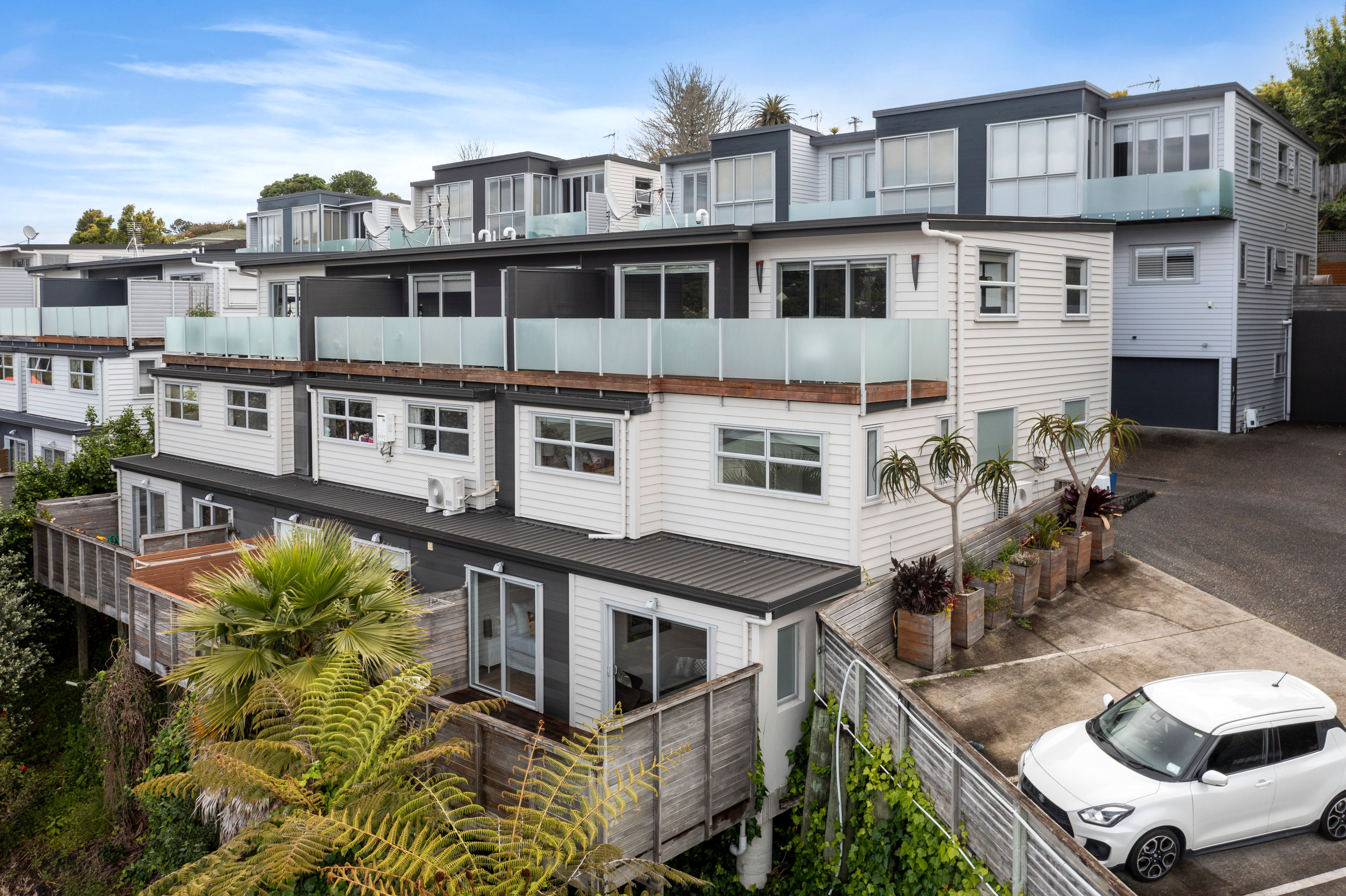 9/8 Wilk Lane, Browns Bay, North Shore City