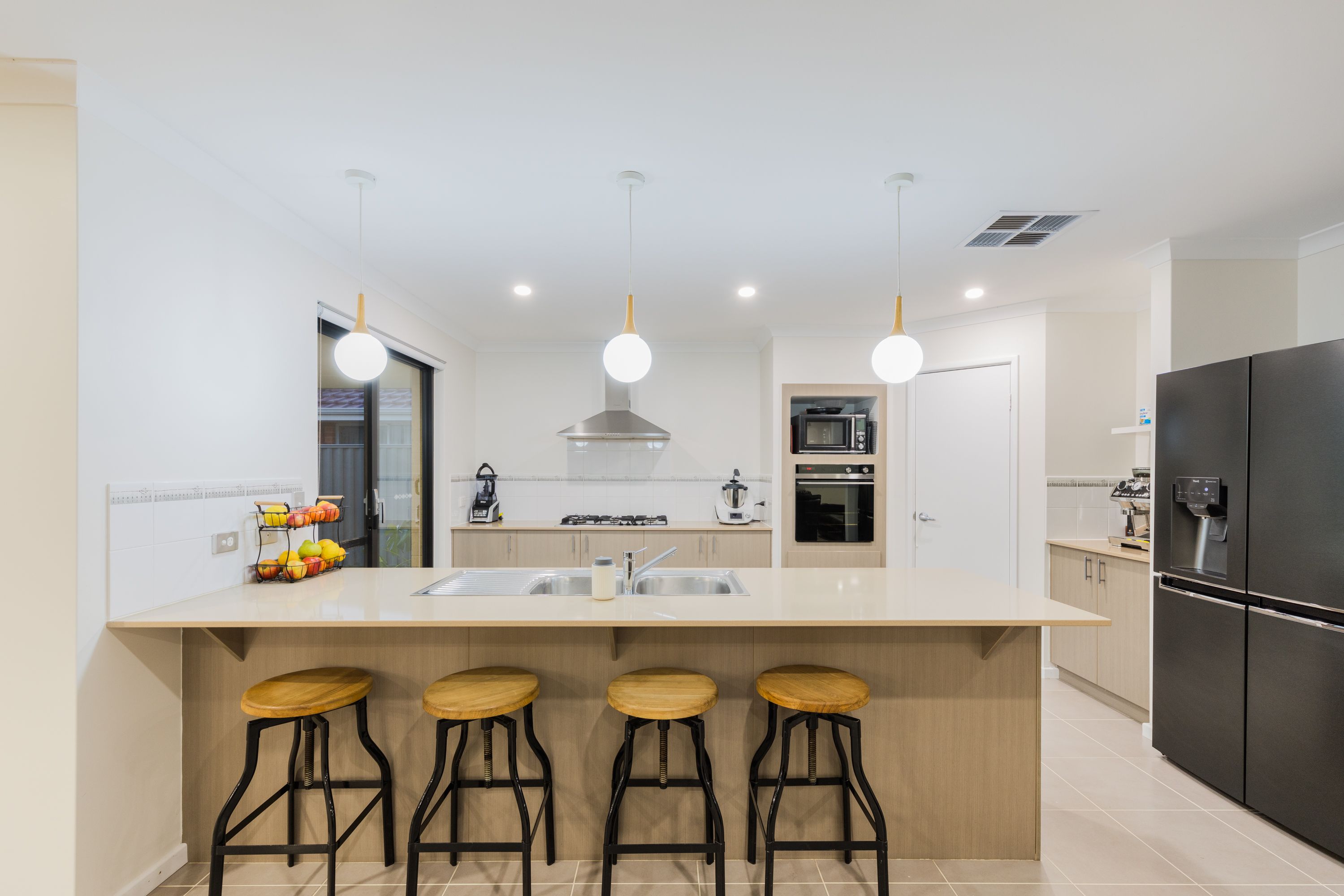 18 Hoffman Way — photo 6 of 26